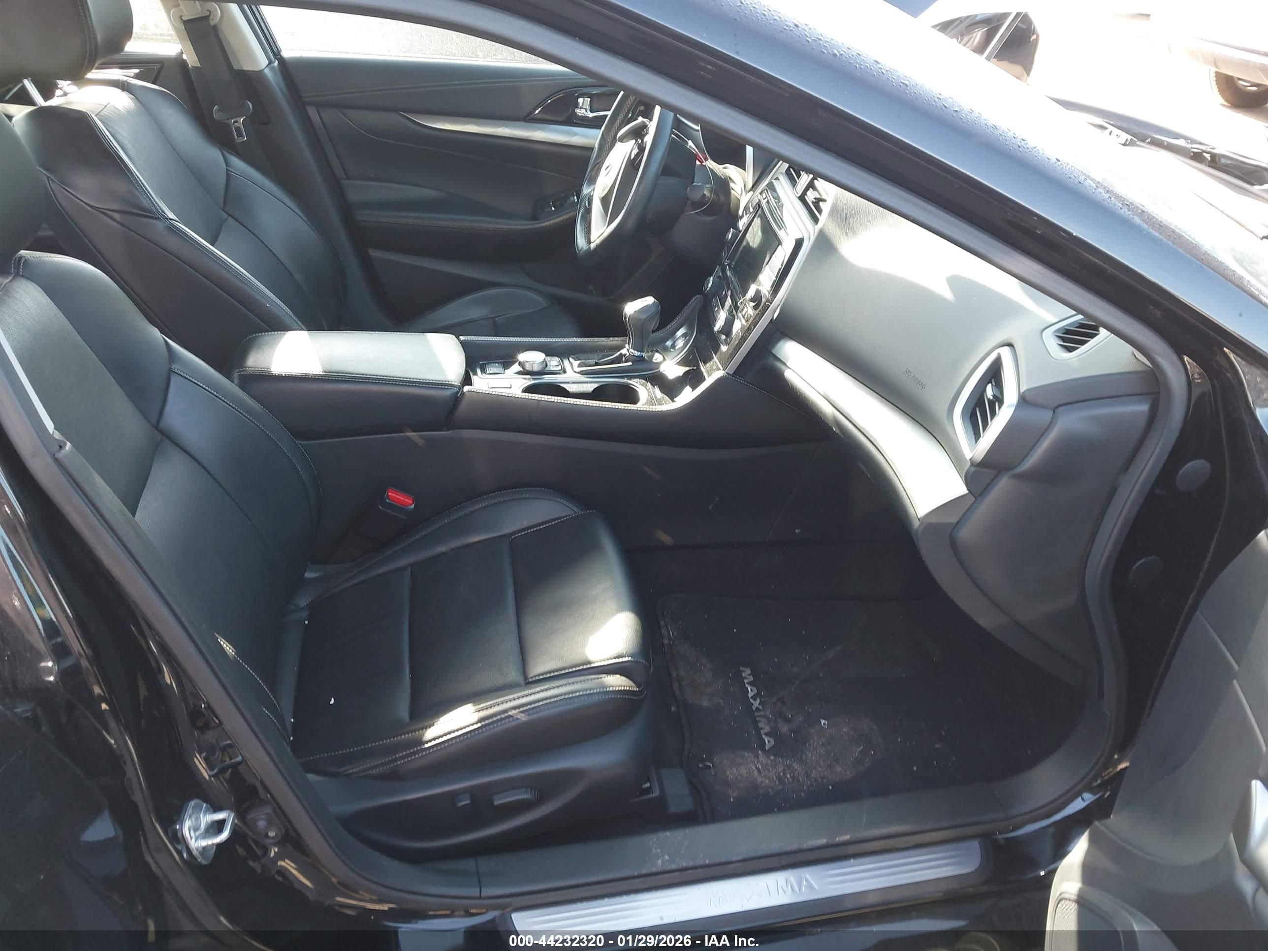NISSAN MAXIMA image 5