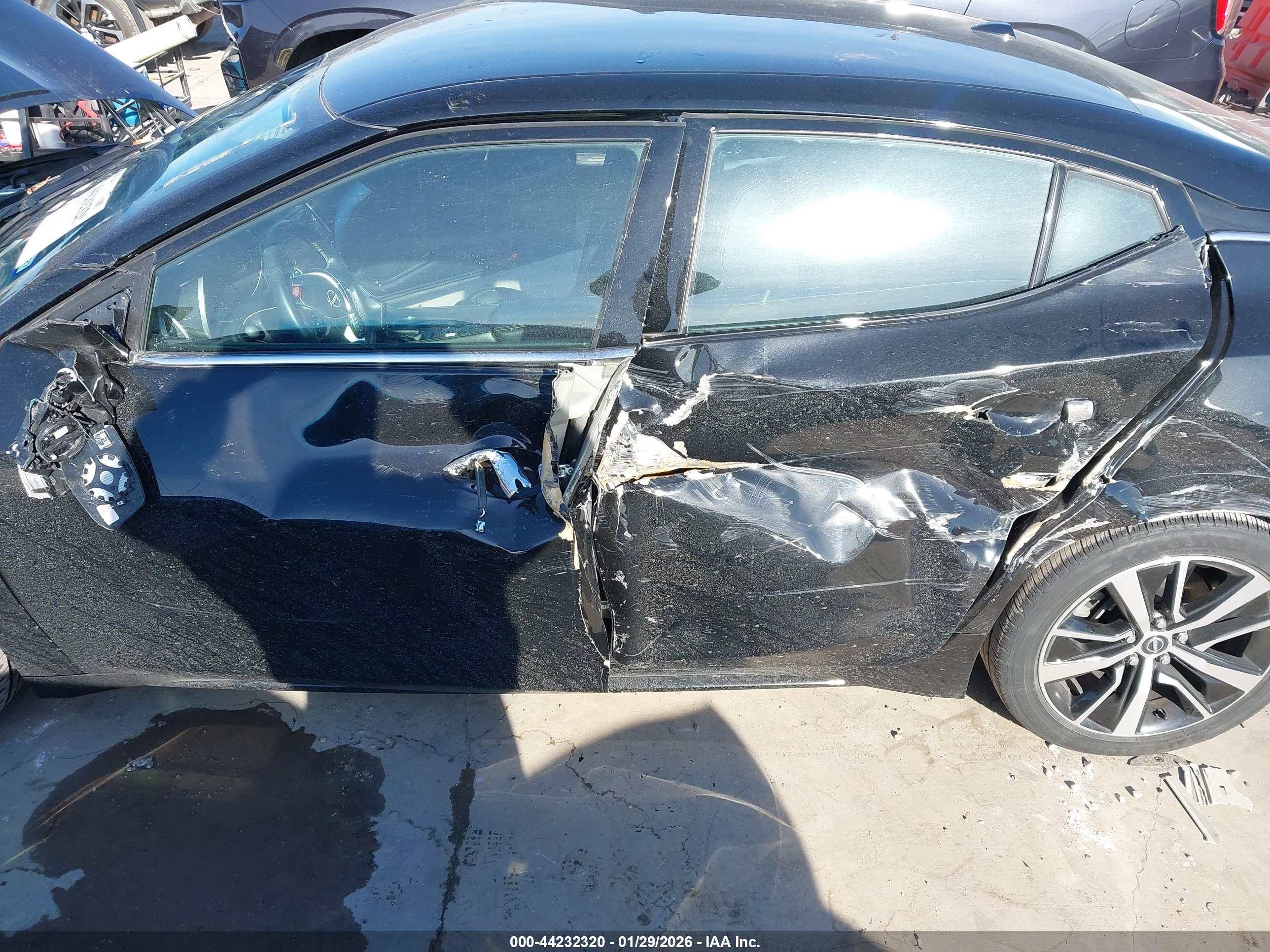 NISSAN MAXIMA image 6