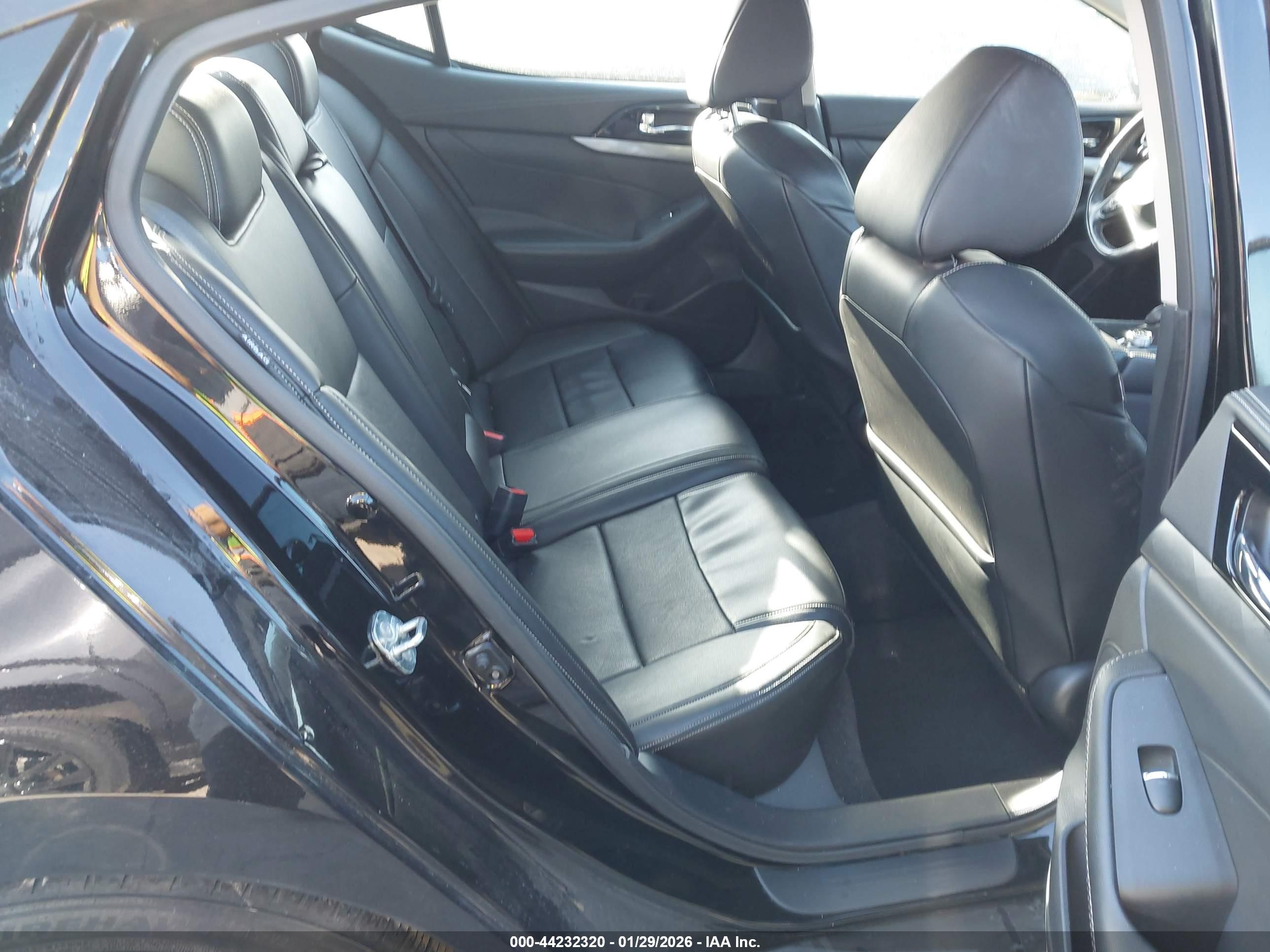 NISSAN MAXIMA image 8