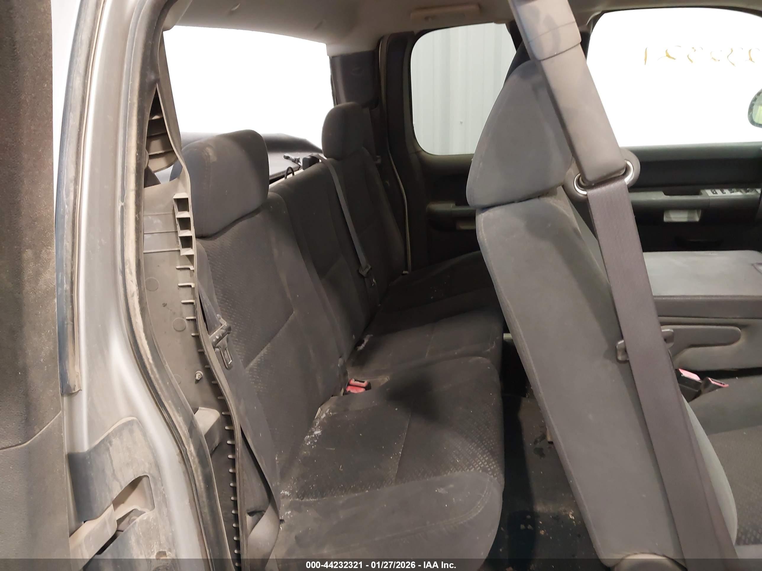 CHEVROLET SILVERADO image 8