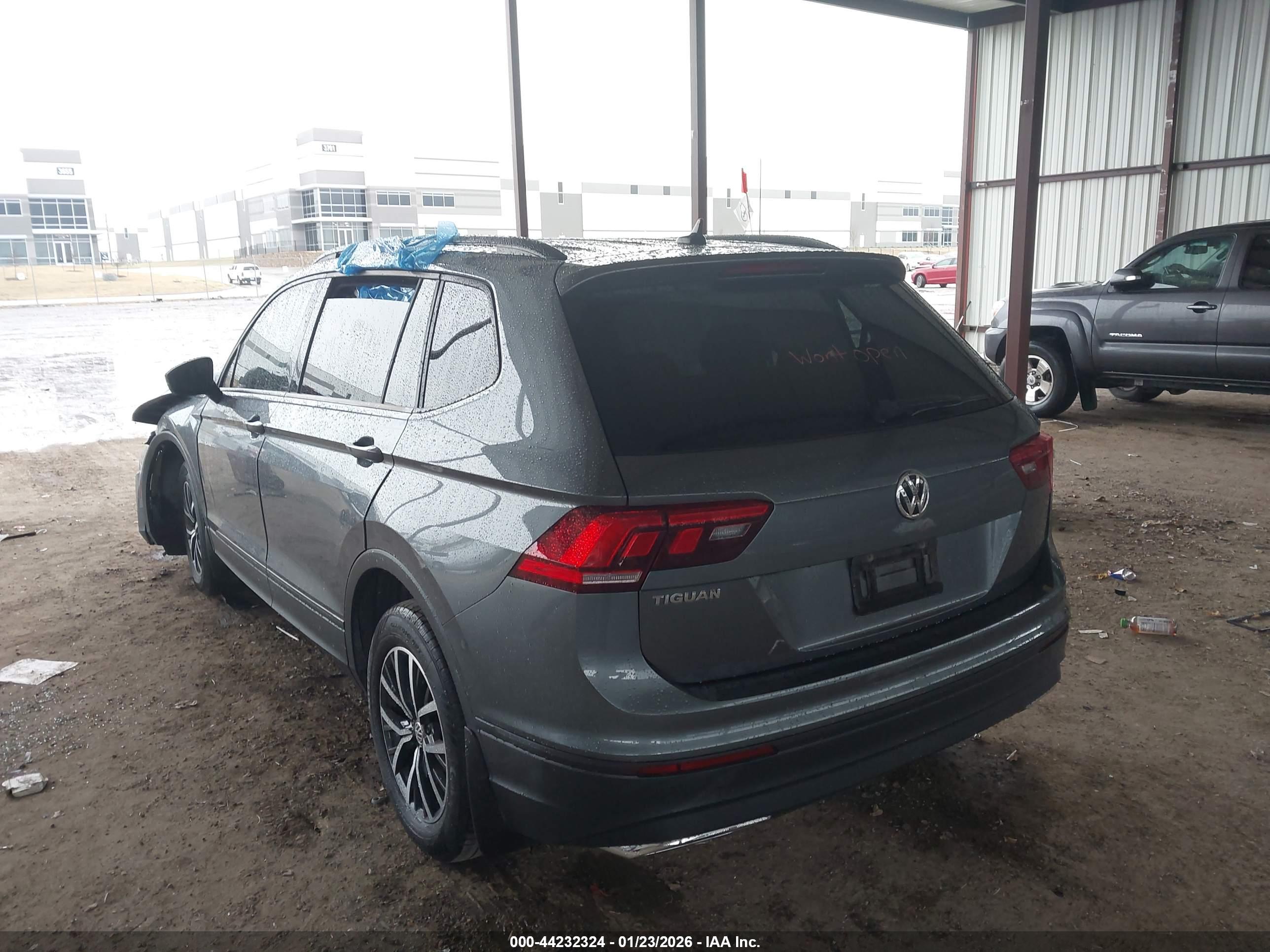 VOLKSWAGEN TIGUAN image 3