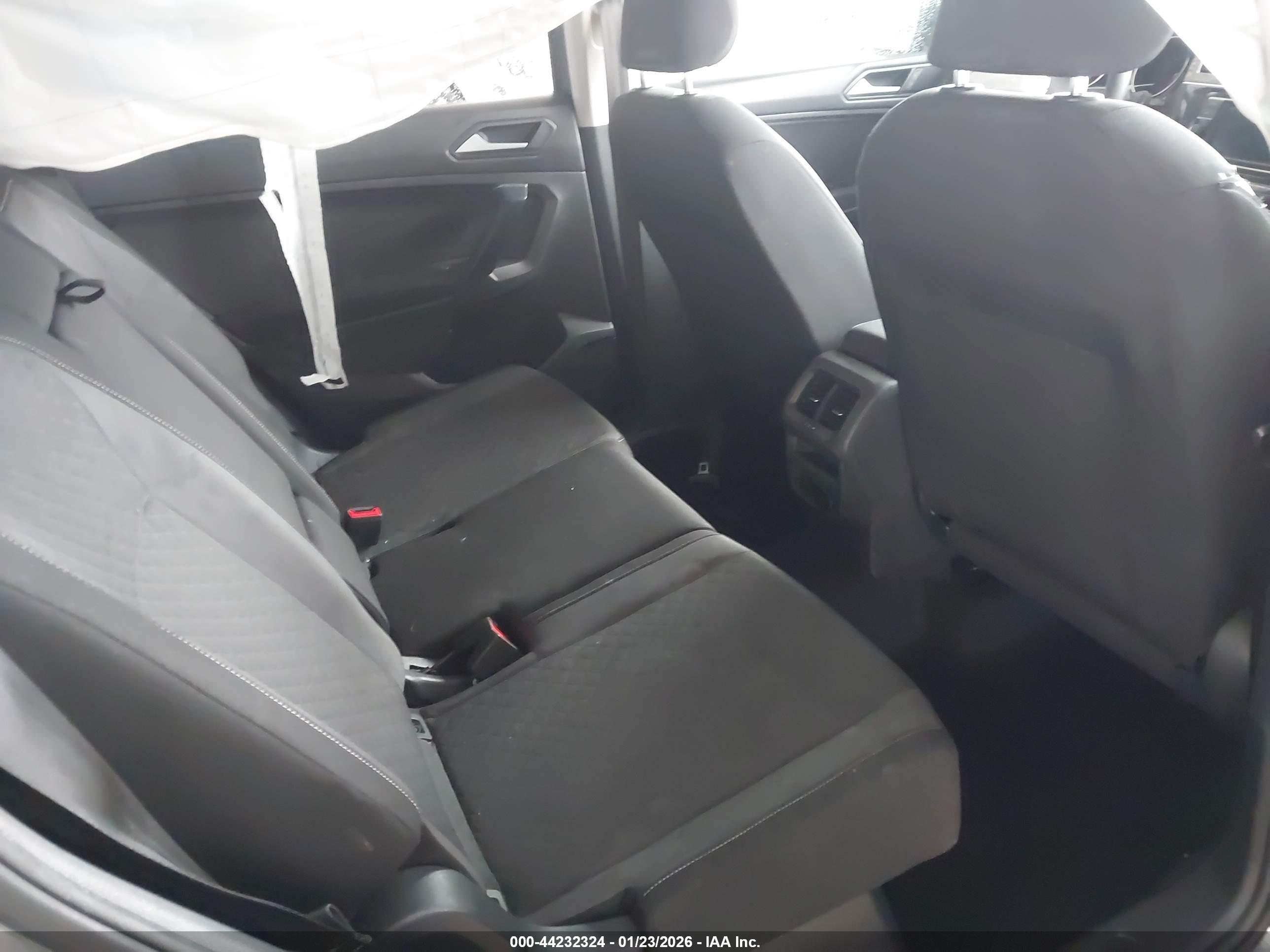 VOLKSWAGEN TIGUAN image 8