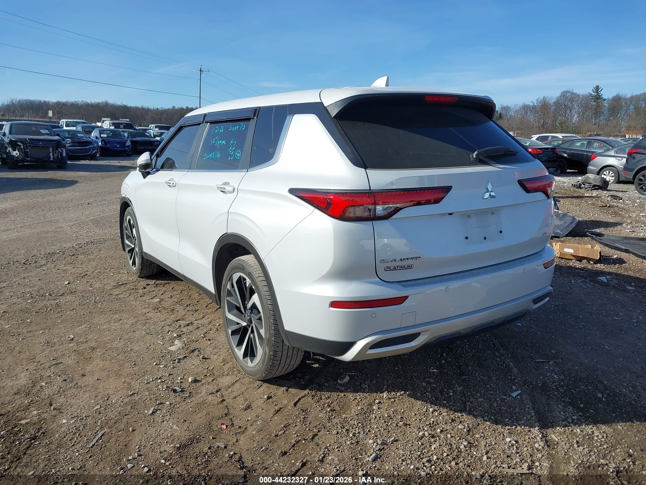 MITSUBISHI OUTLANDER image 3