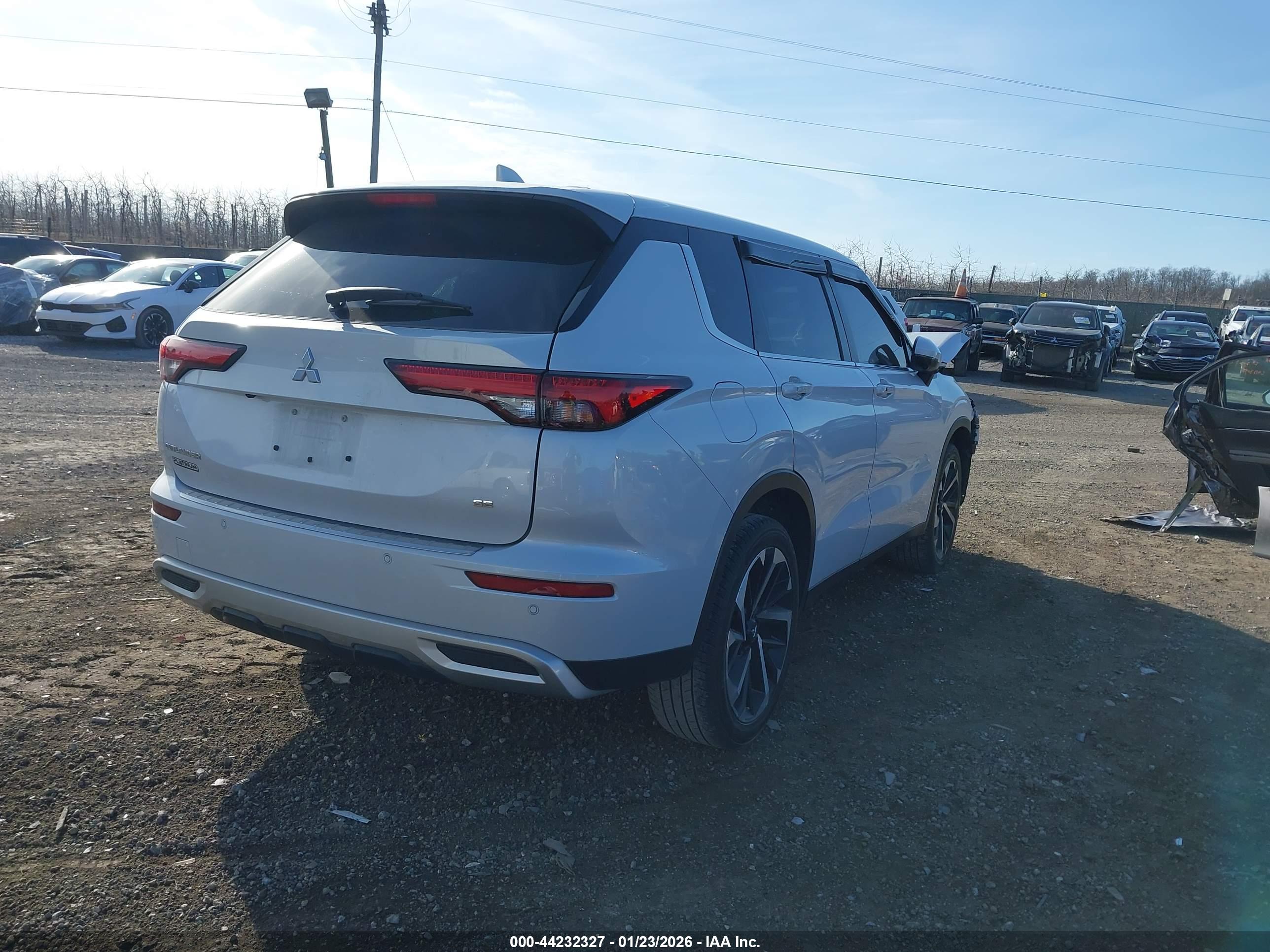 MITSUBISHI OUTLANDER image 4