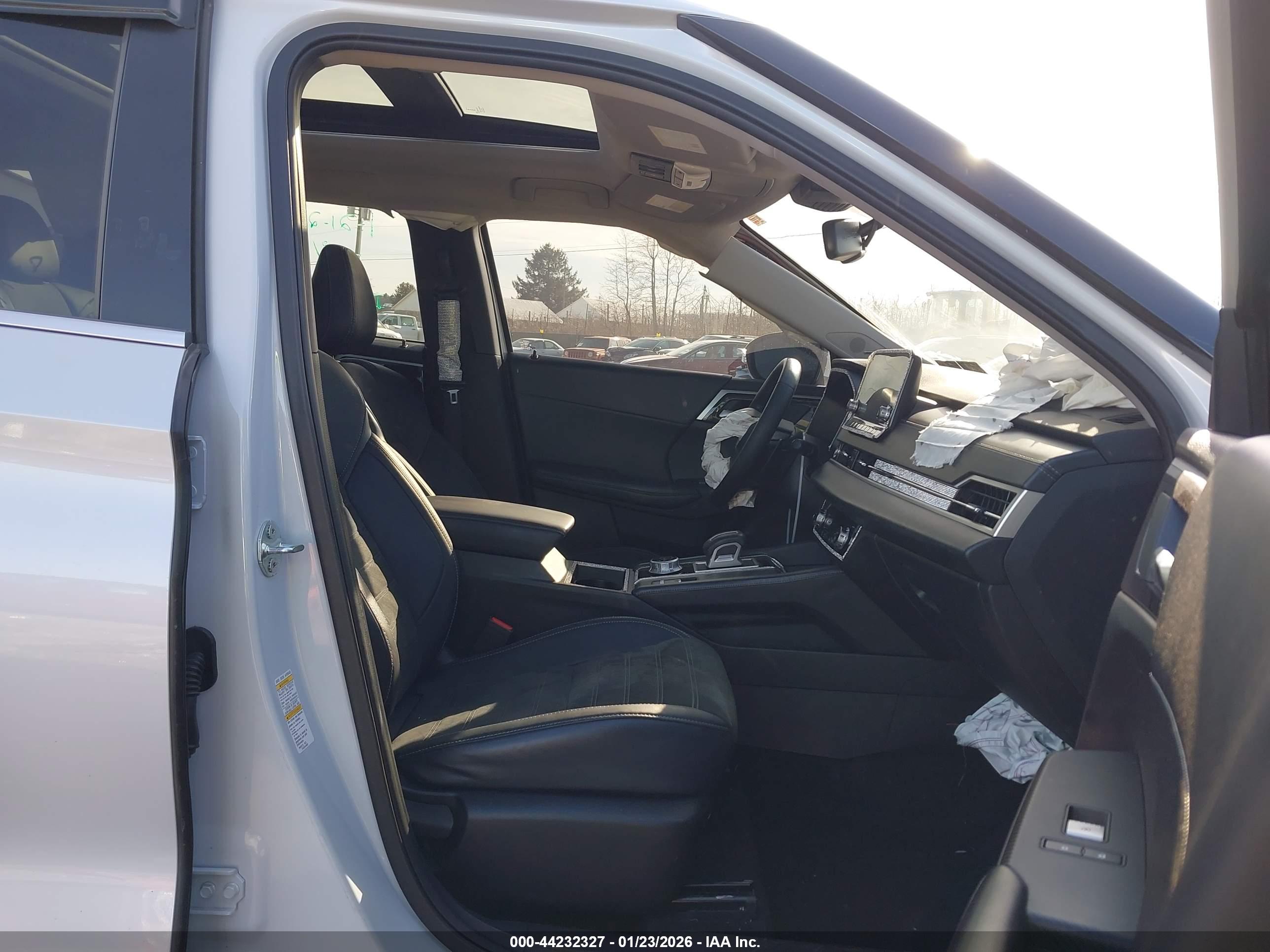 MITSUBISHI OUTLANDER image 5