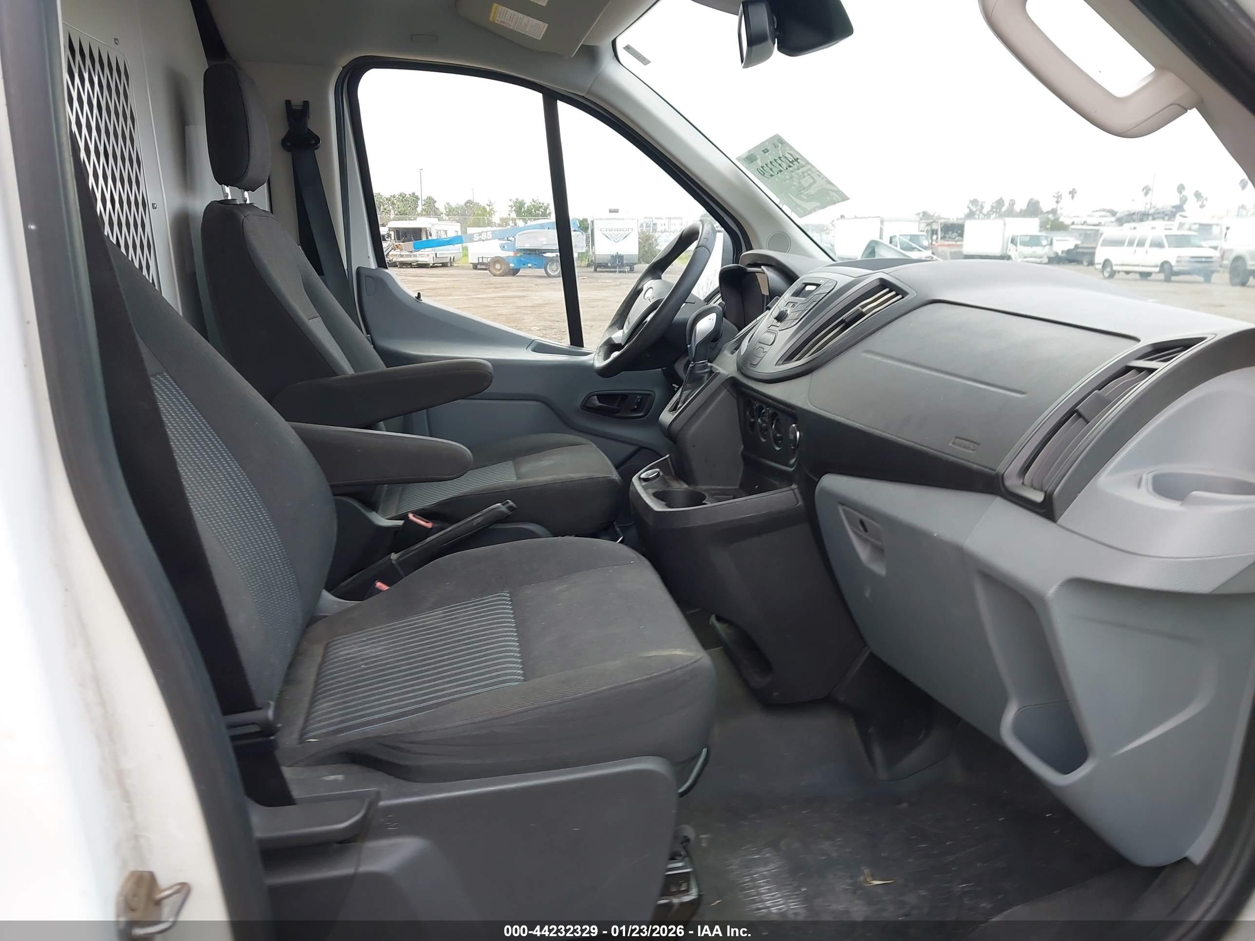FORD TRANSIT-150 image 8