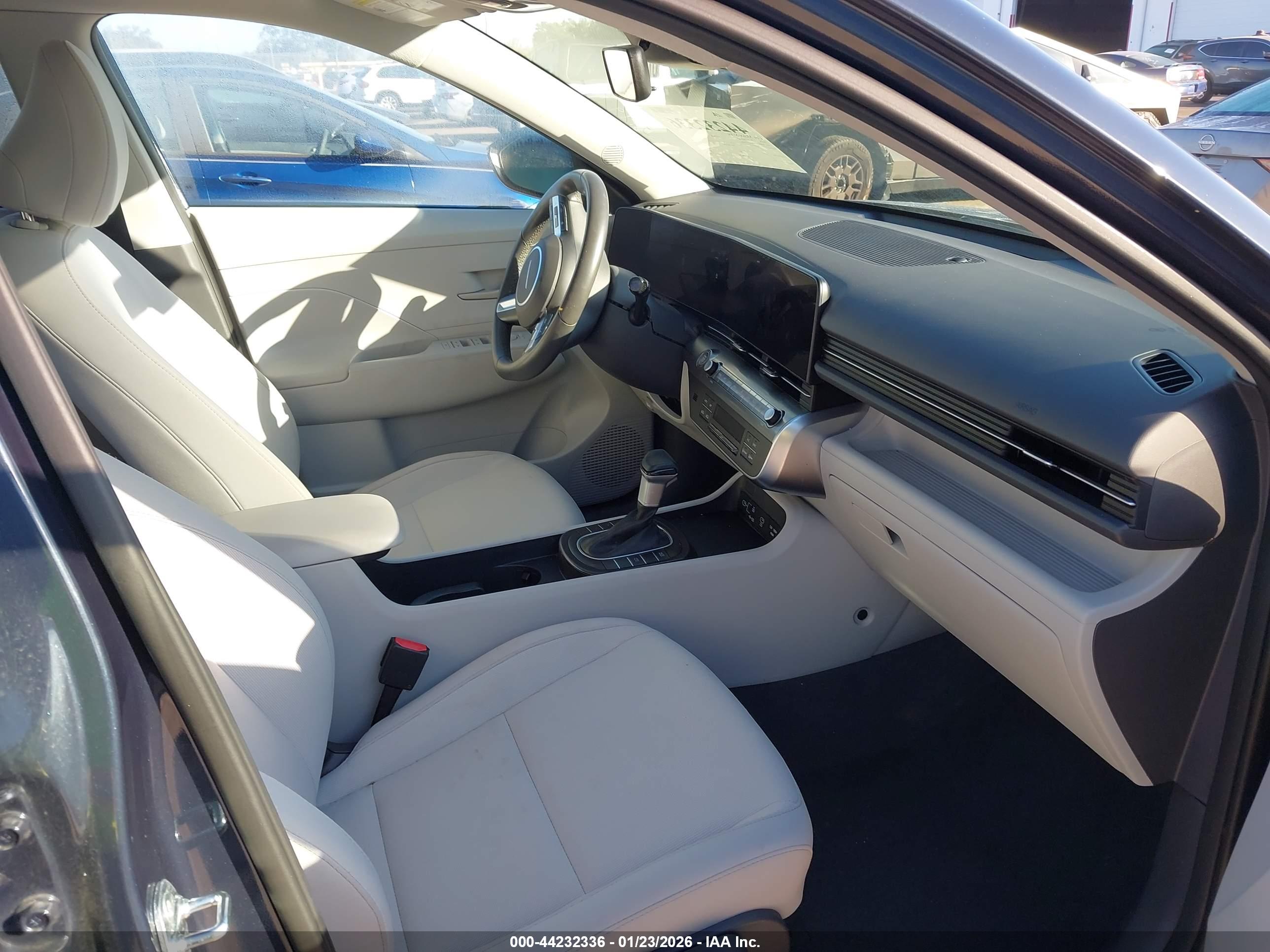 HYUNDAI KONA image 5