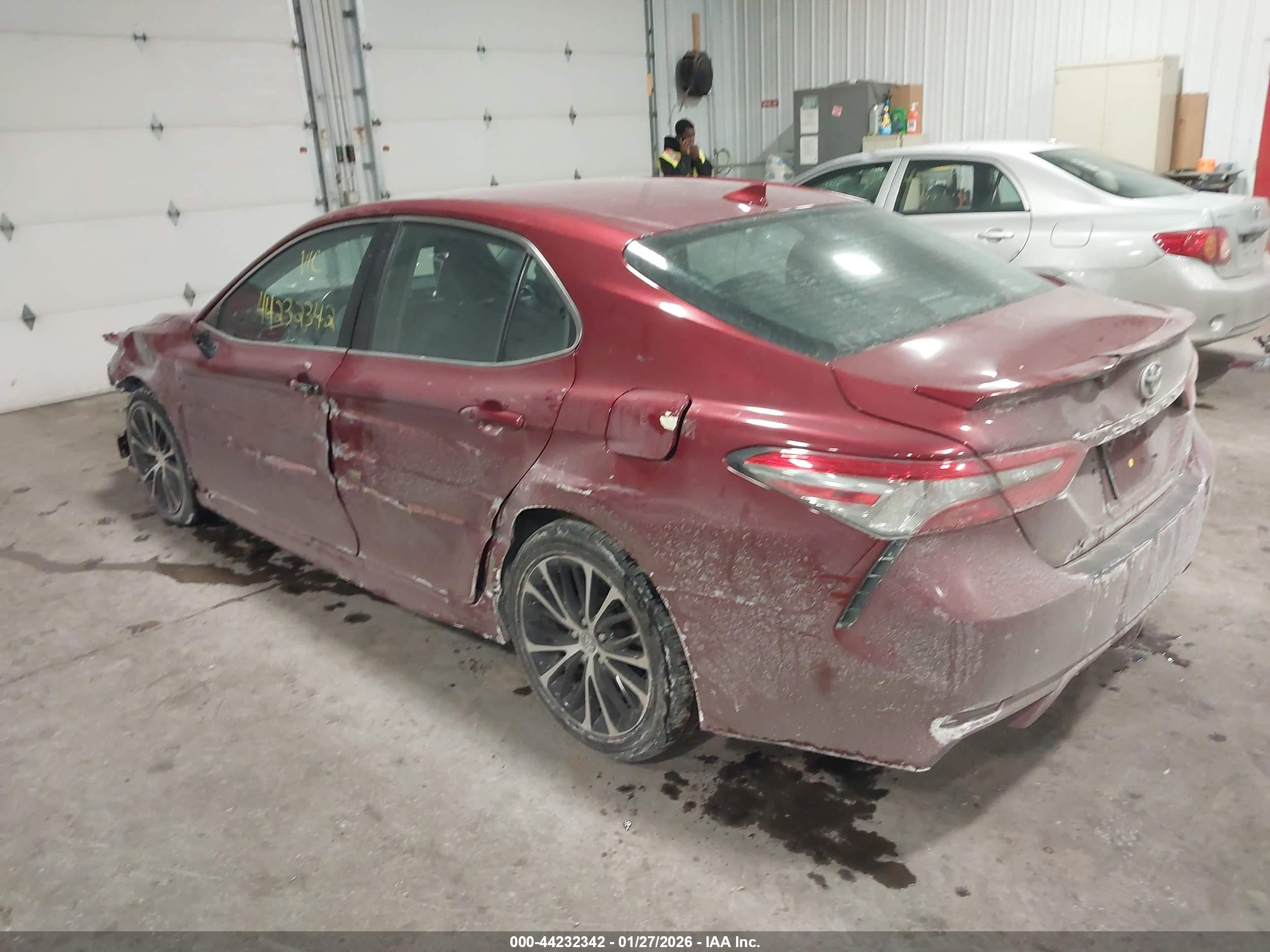 TOYOTA CAMRY image 3