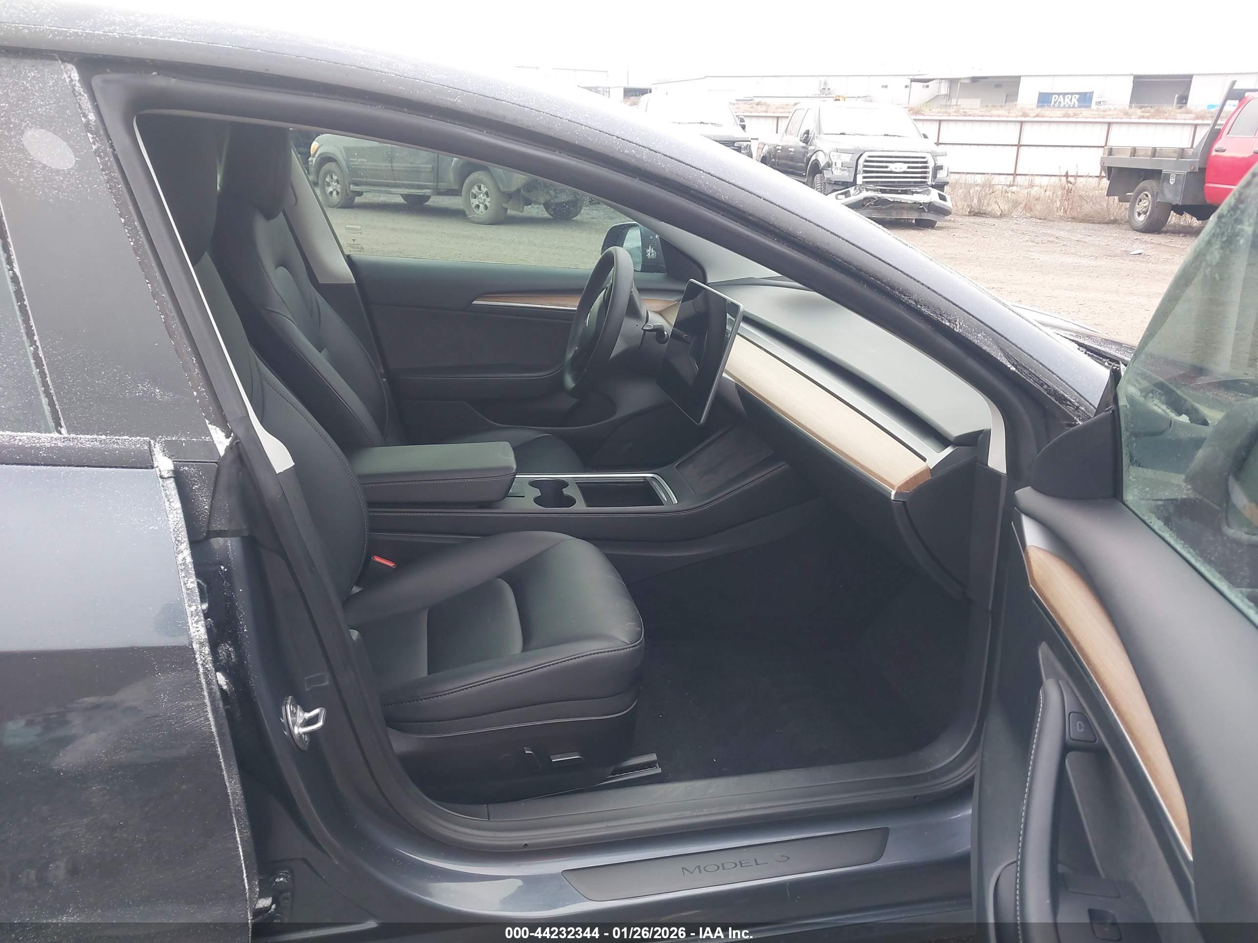 TESLA MODEL image 5
