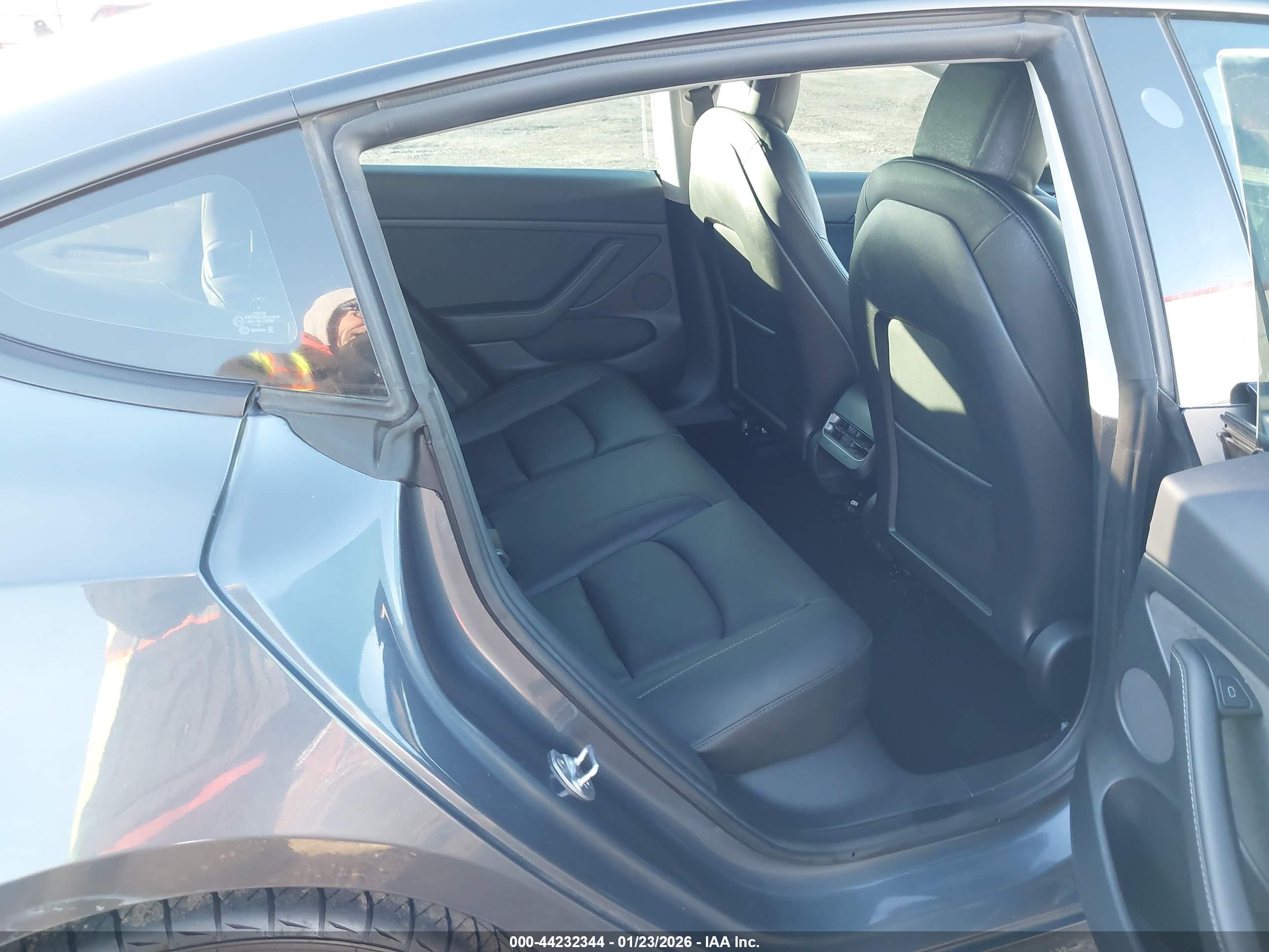TESLA MODEL image 8