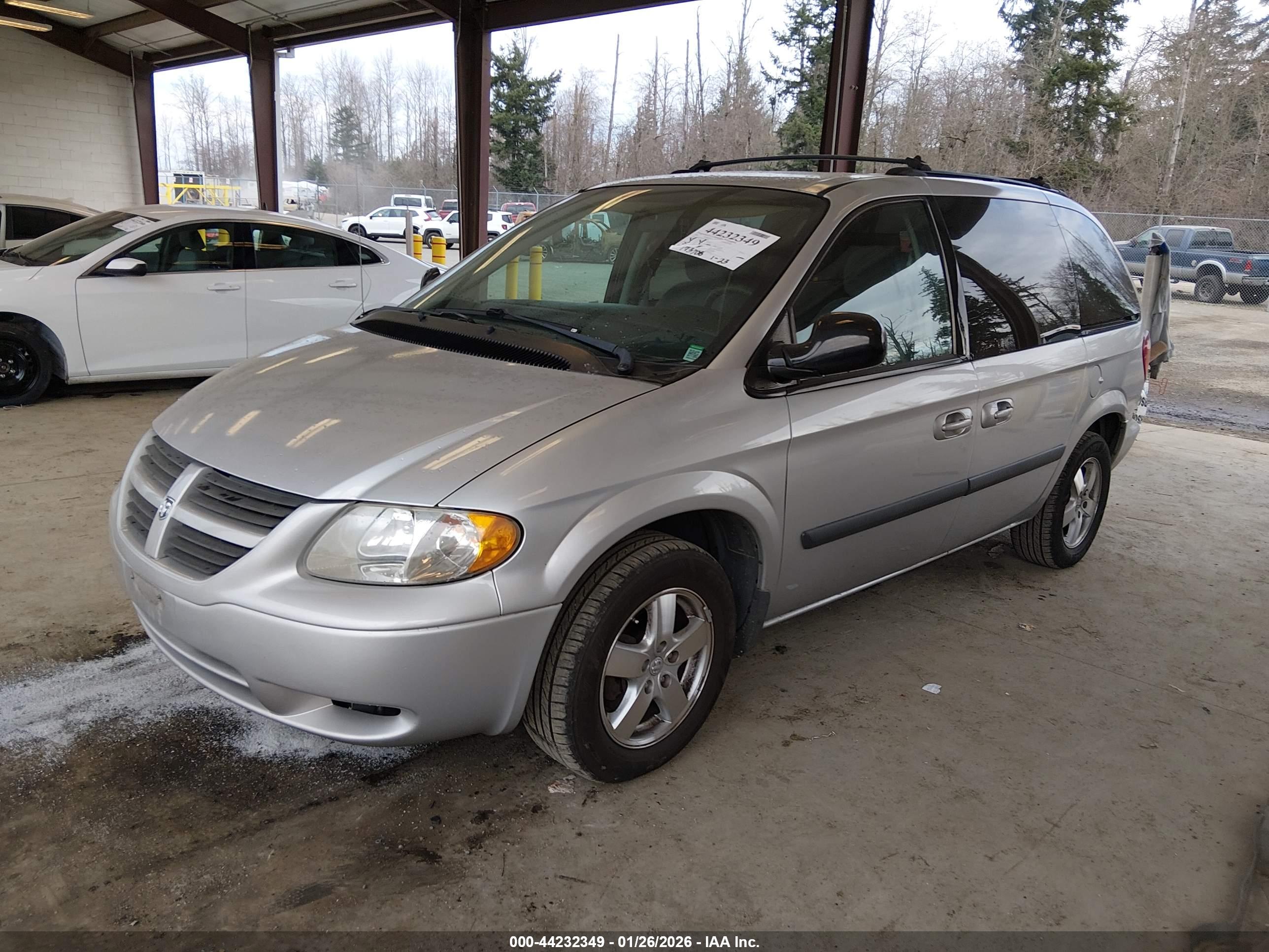 DODGE CARAVAN image 2