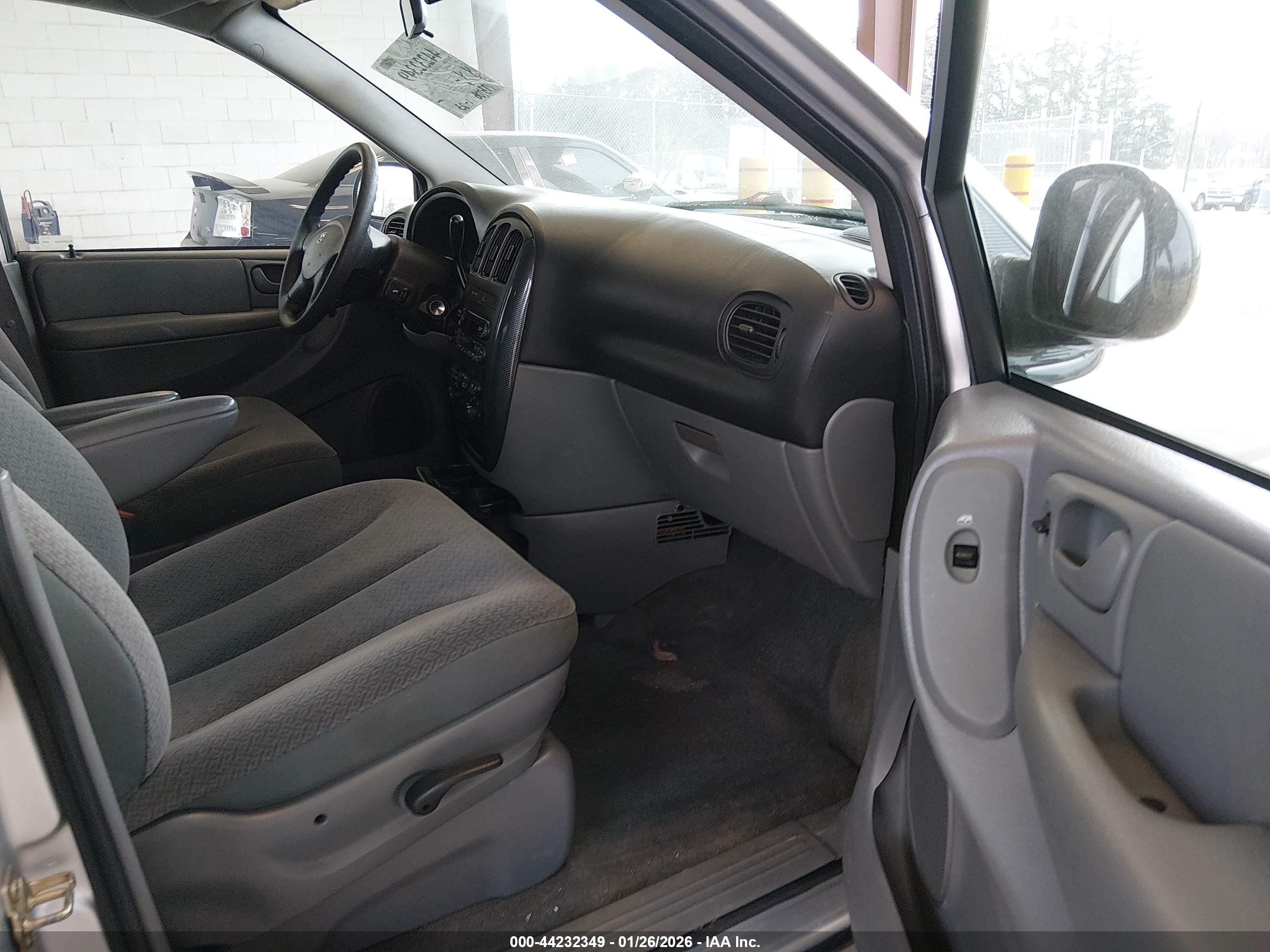DODGE CARAVAN image 5