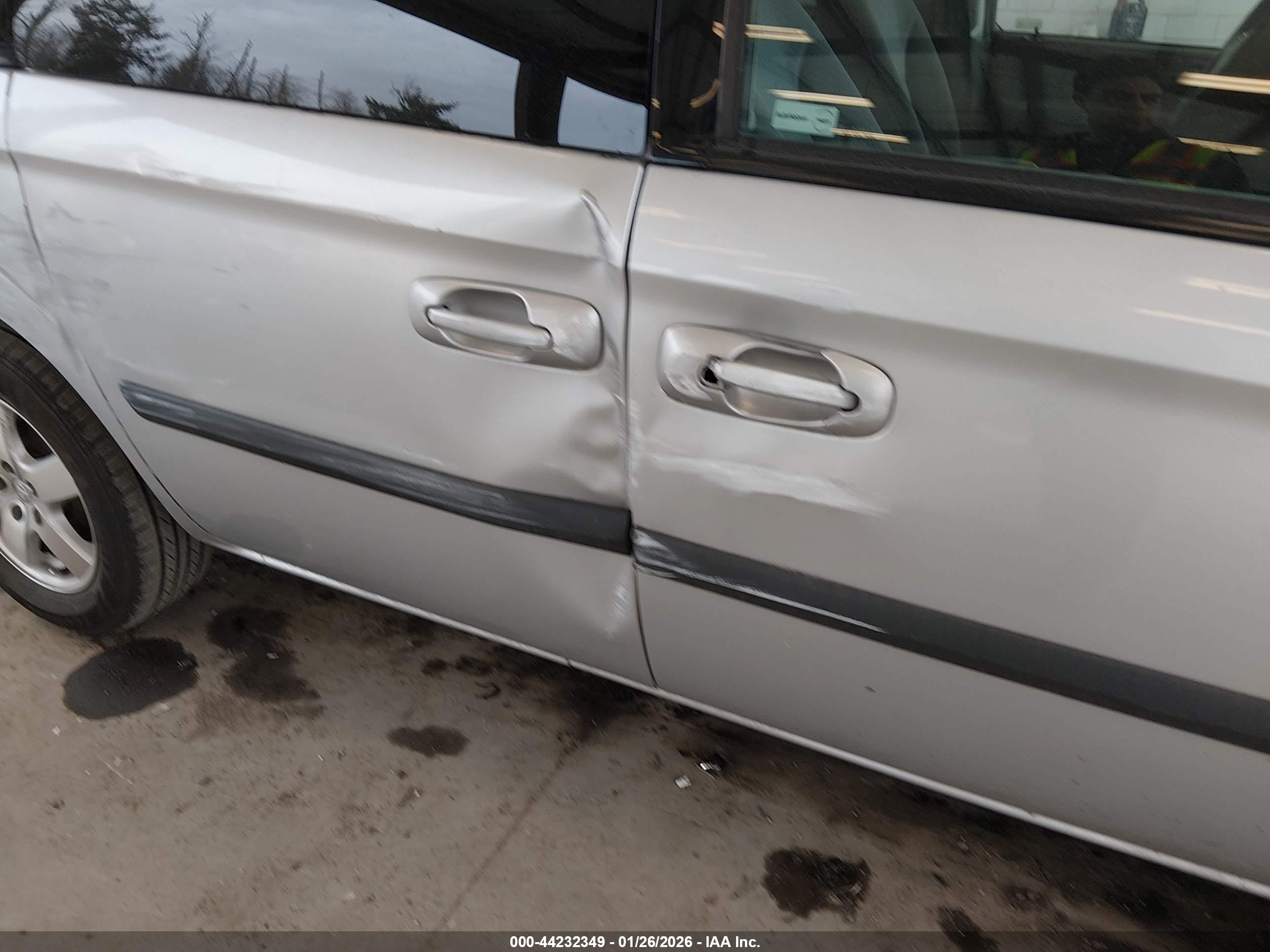 DODGE CARAVAN image 6