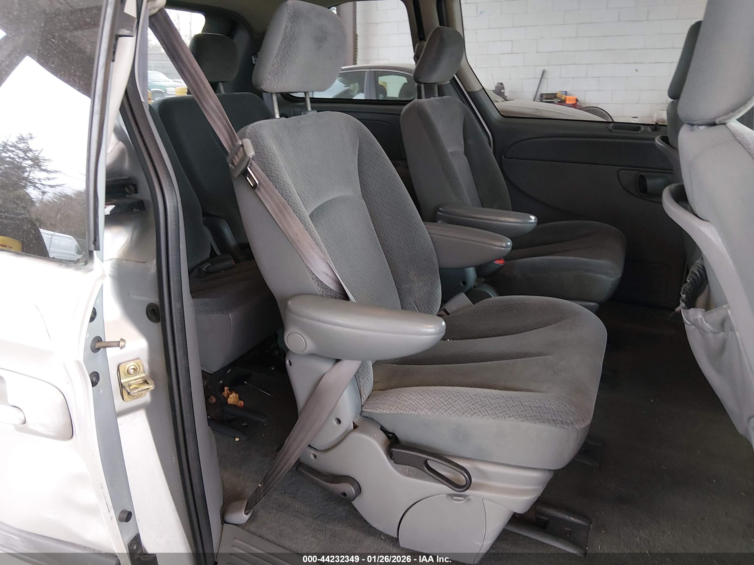 DODGE CARAVAN image 8