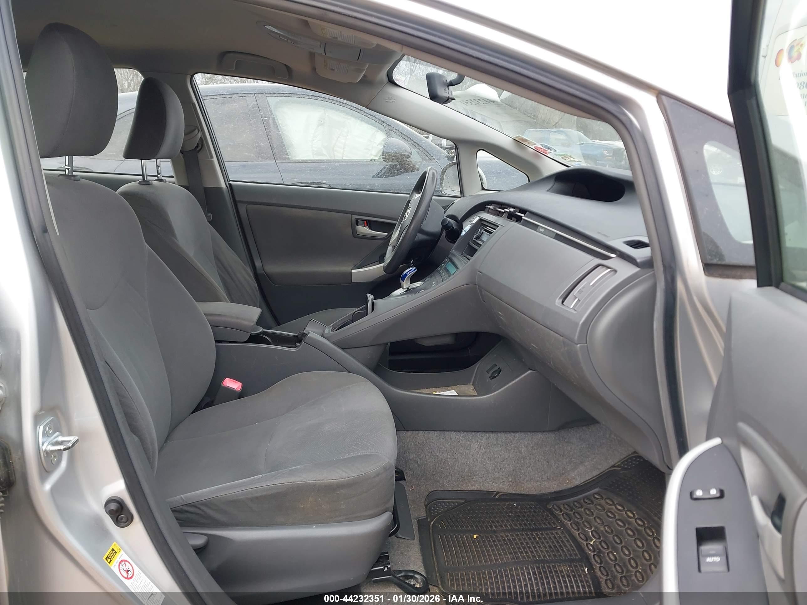 TOYOTA PRIUS image 5