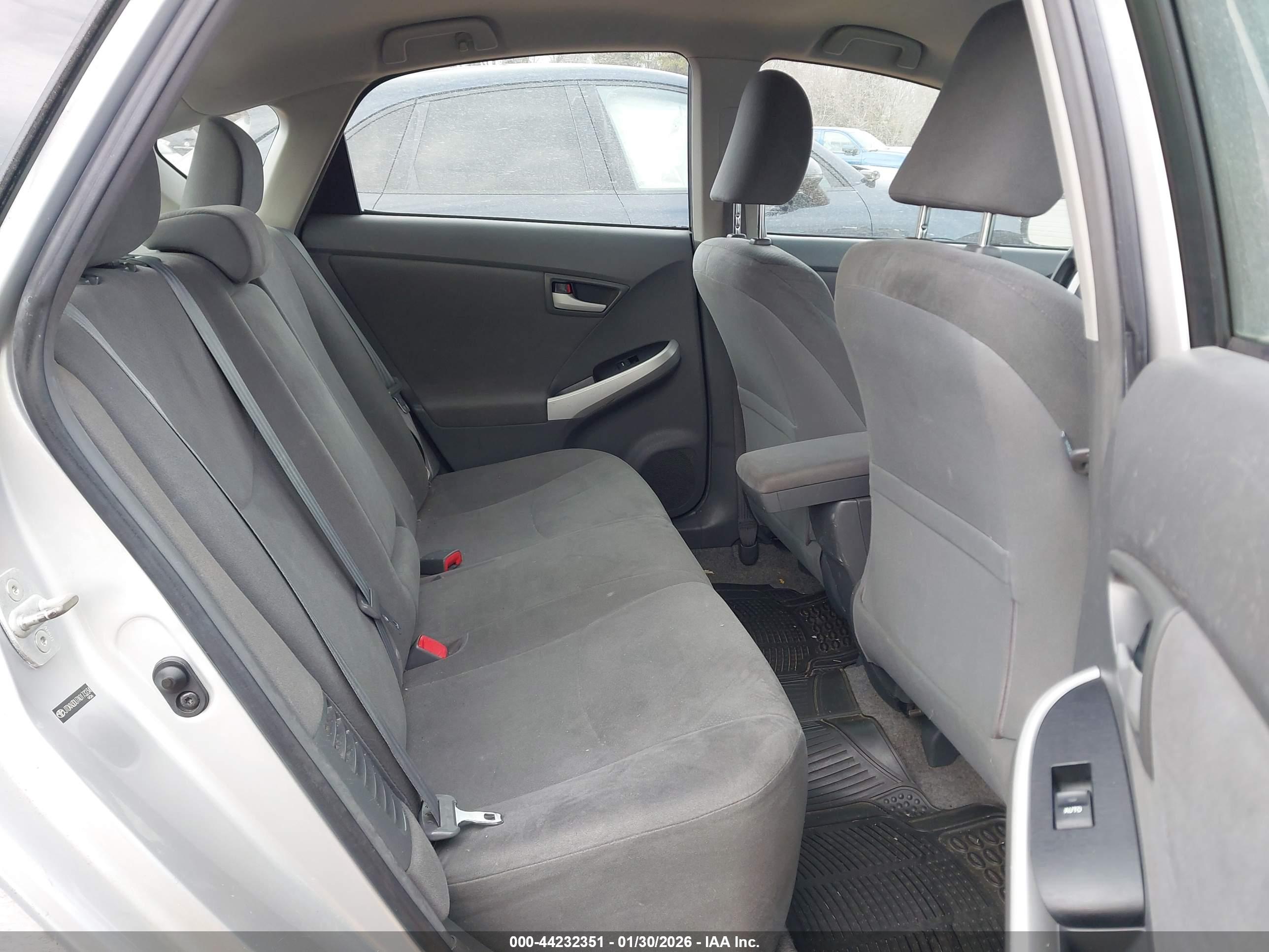 TOYOTA PRIUS image 8