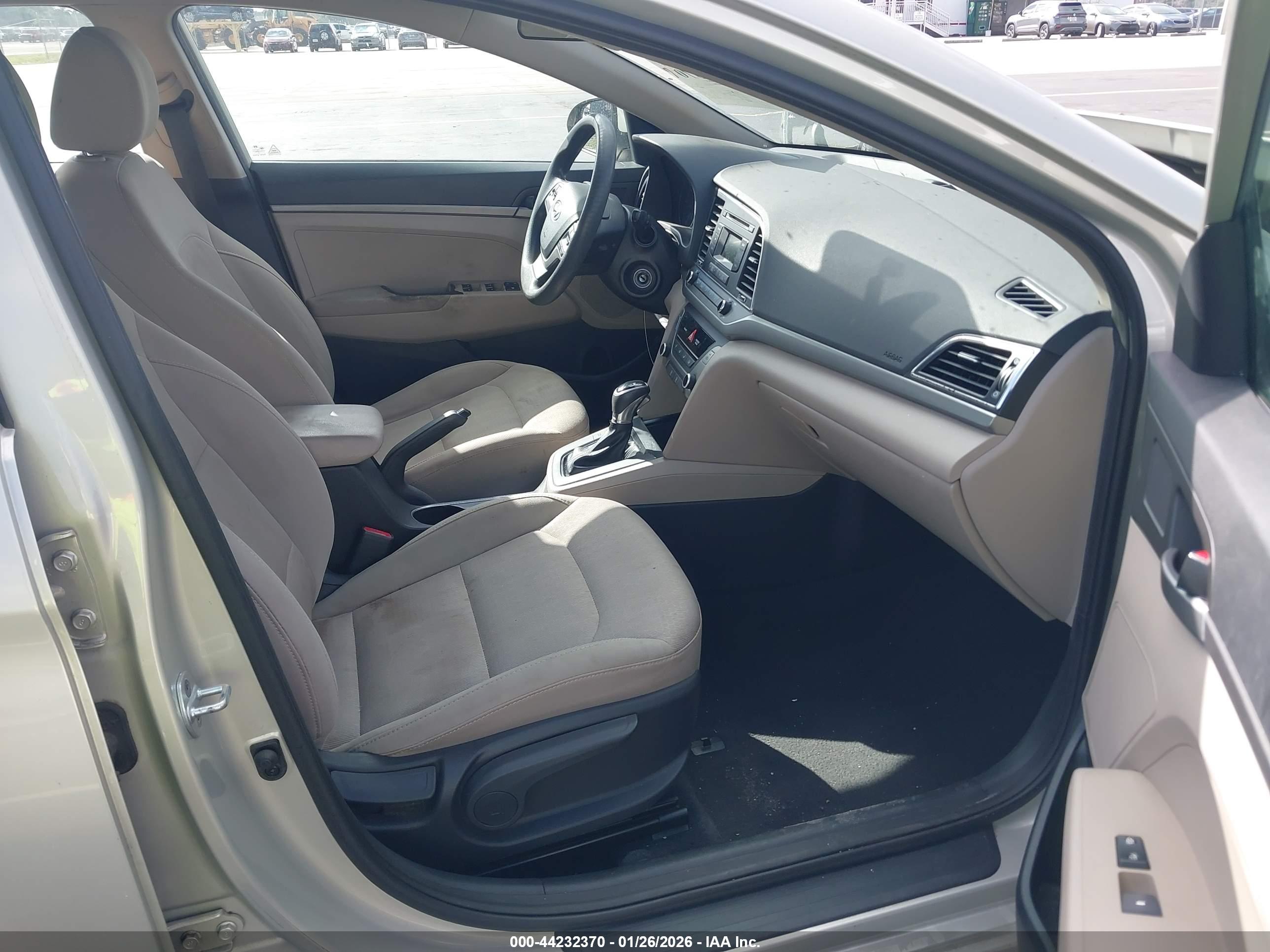 HYUNDAI ELANTRA image 5