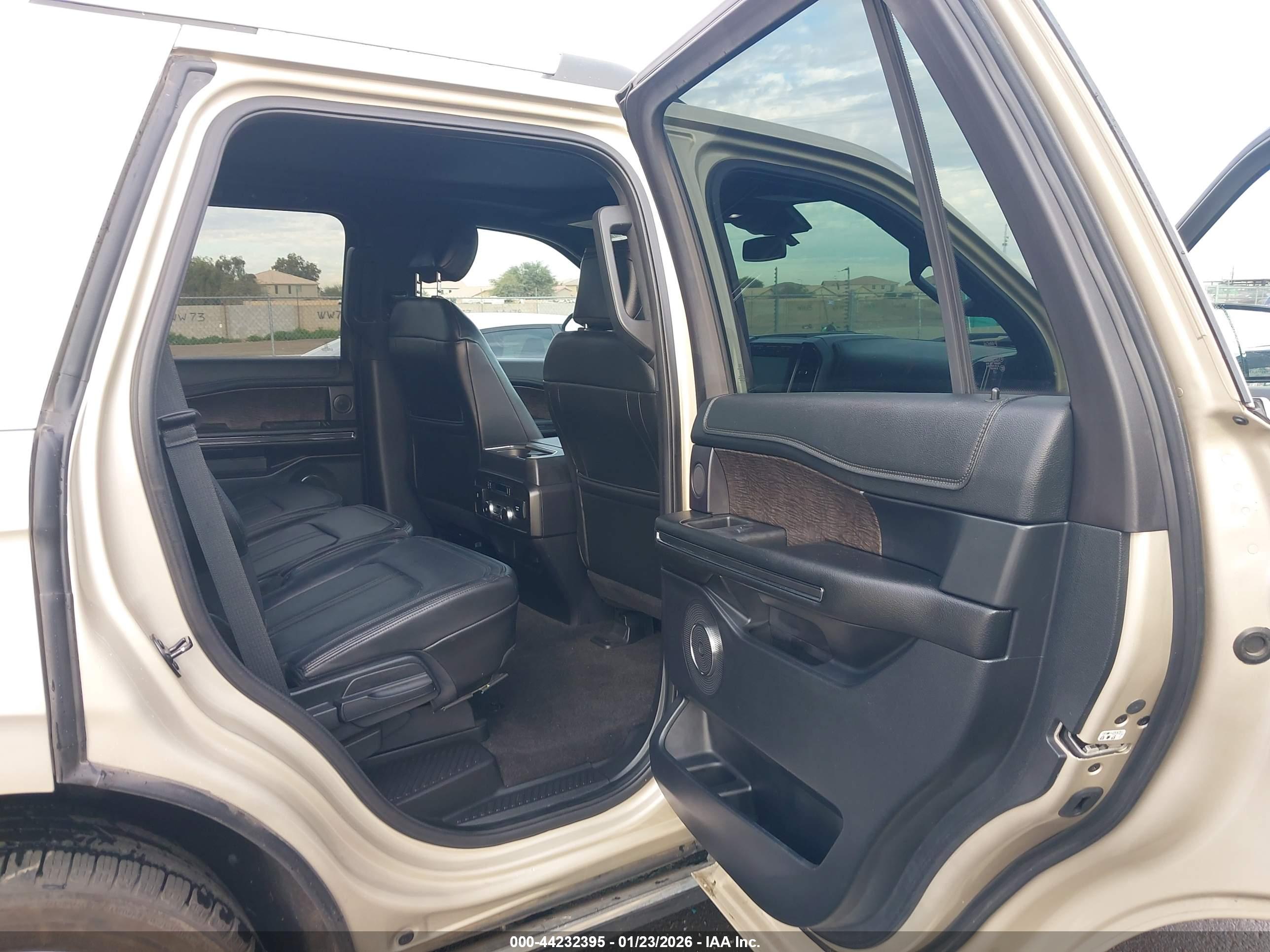 FORD EXPEDITION image 8