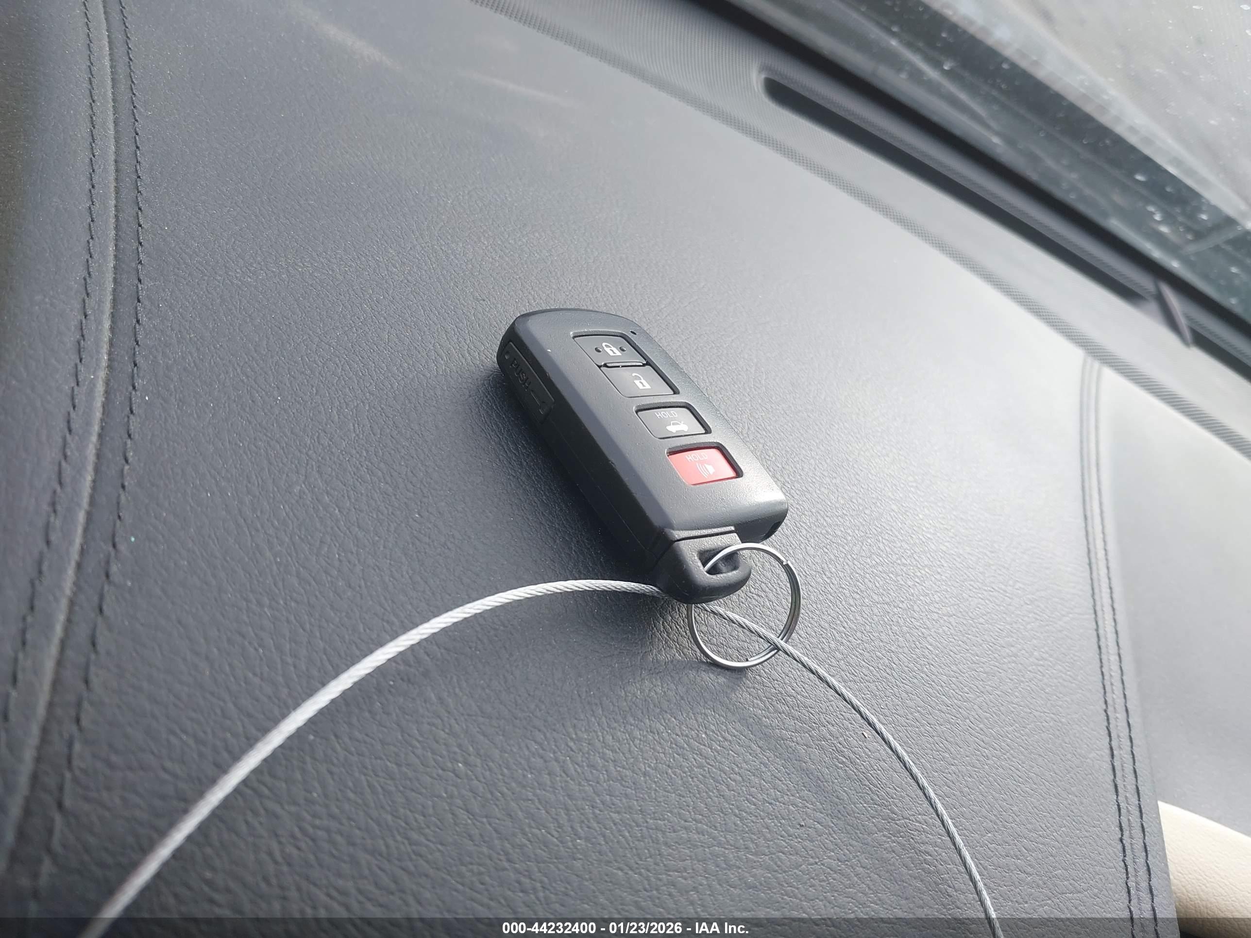 TOYOTA AVALON image 11