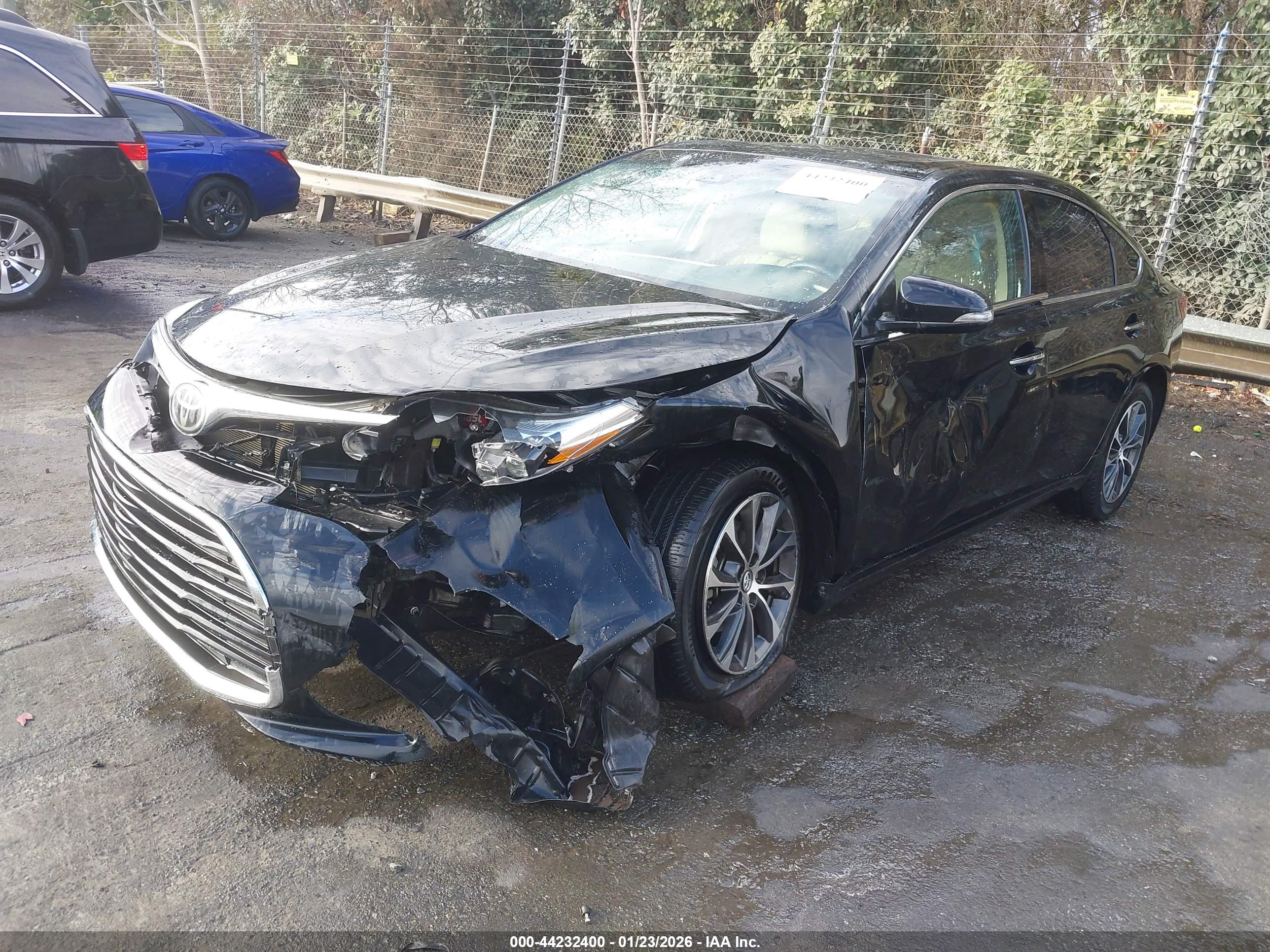 TOYOTA AVALON image 2