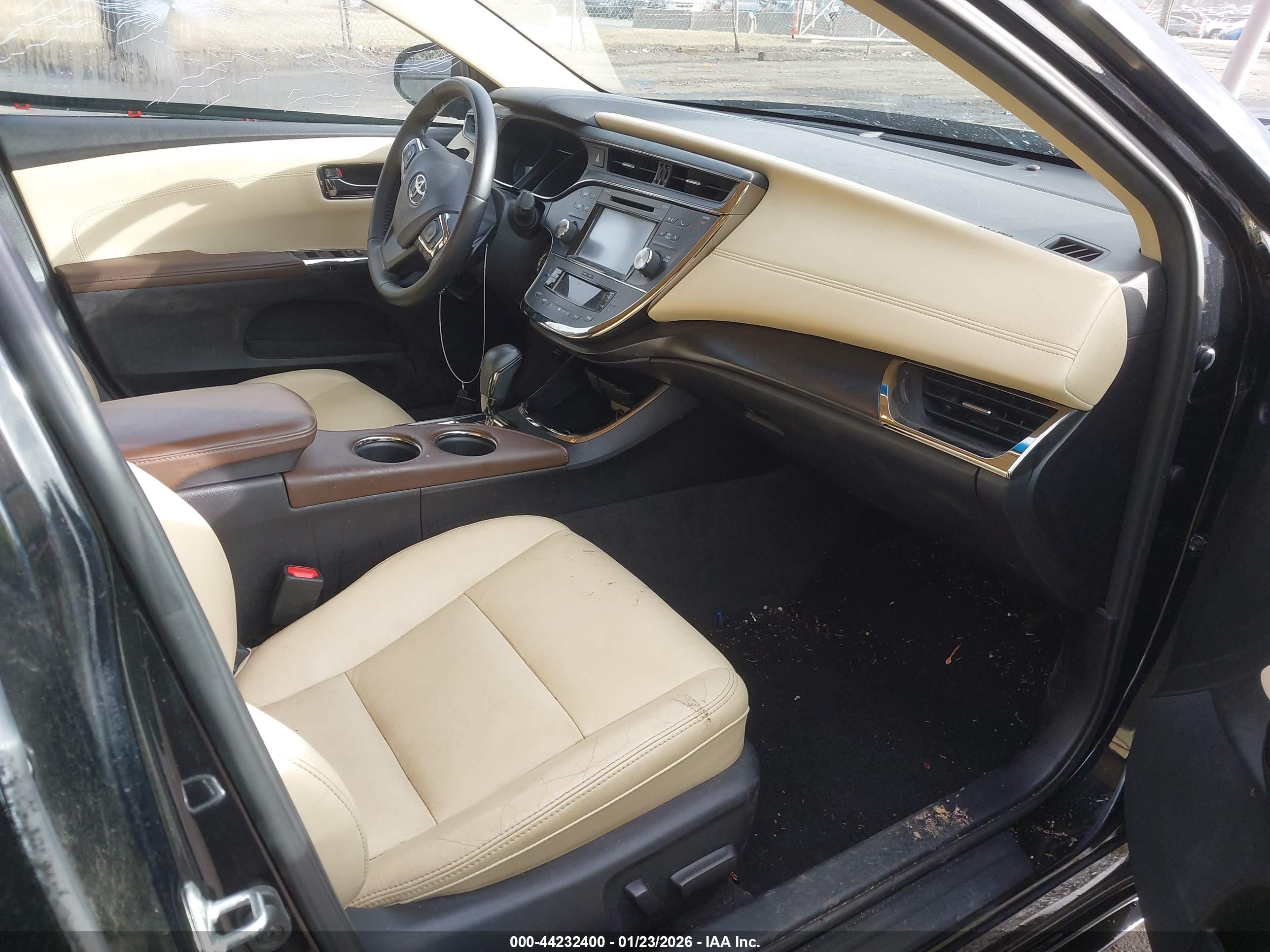 TOYOTA AVALON image 5
