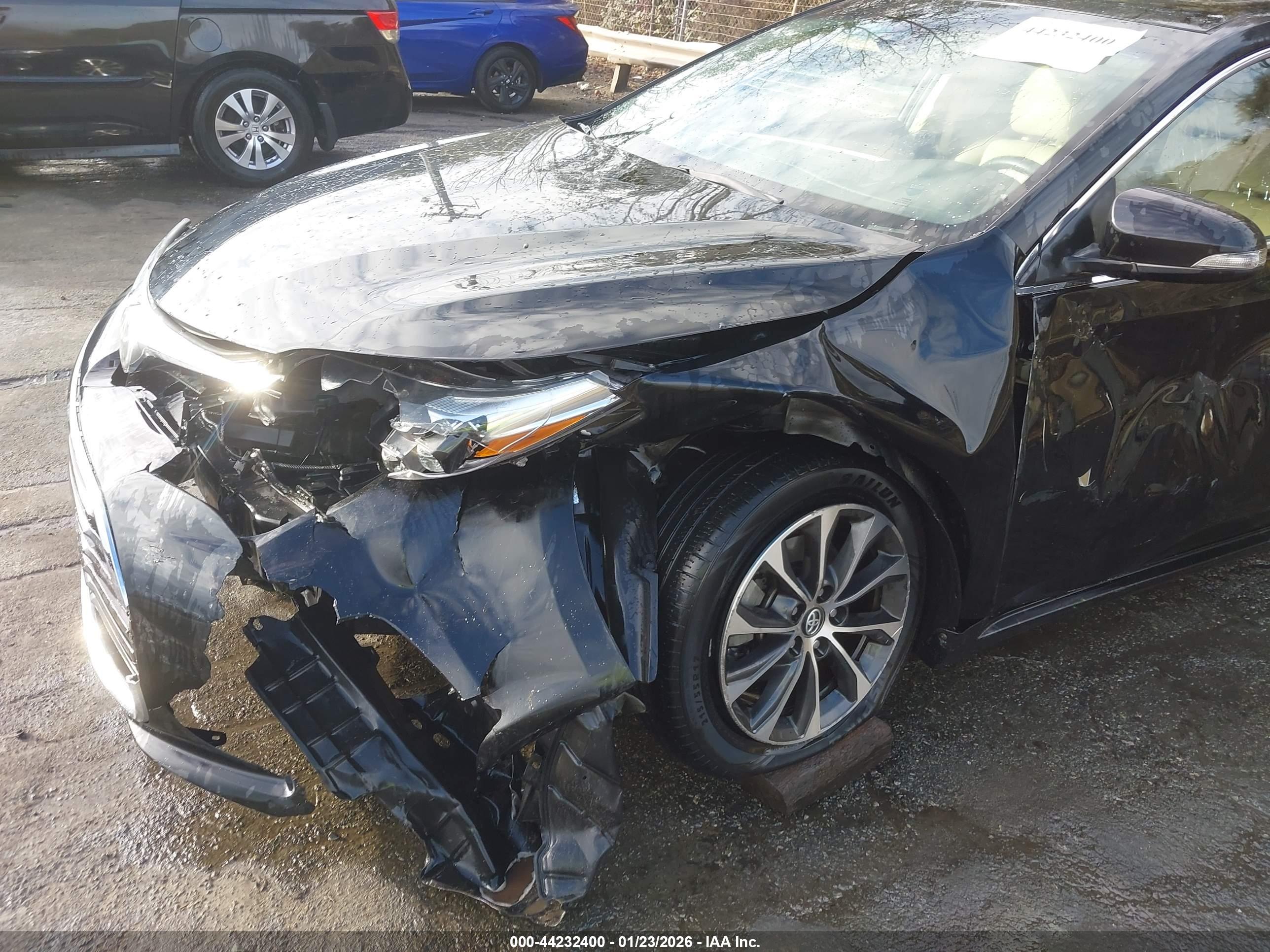 TOYOTA AVALON image 6