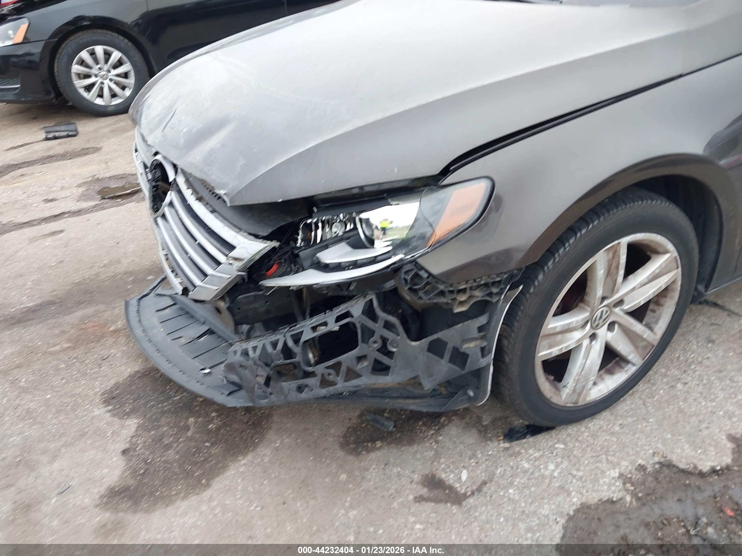 VOLKSWAGEN CC image 6