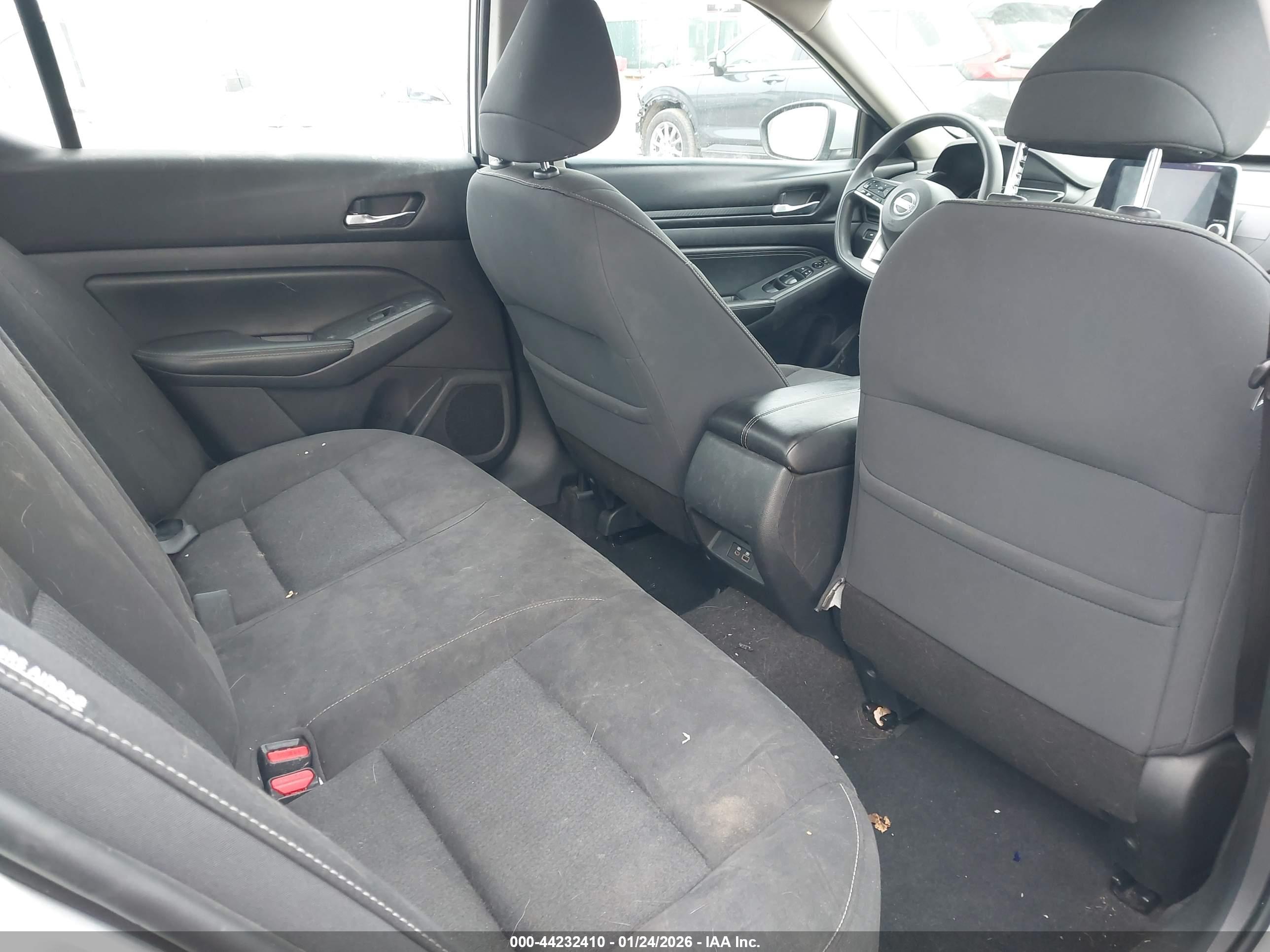 NISSAN ALTIMA image 8