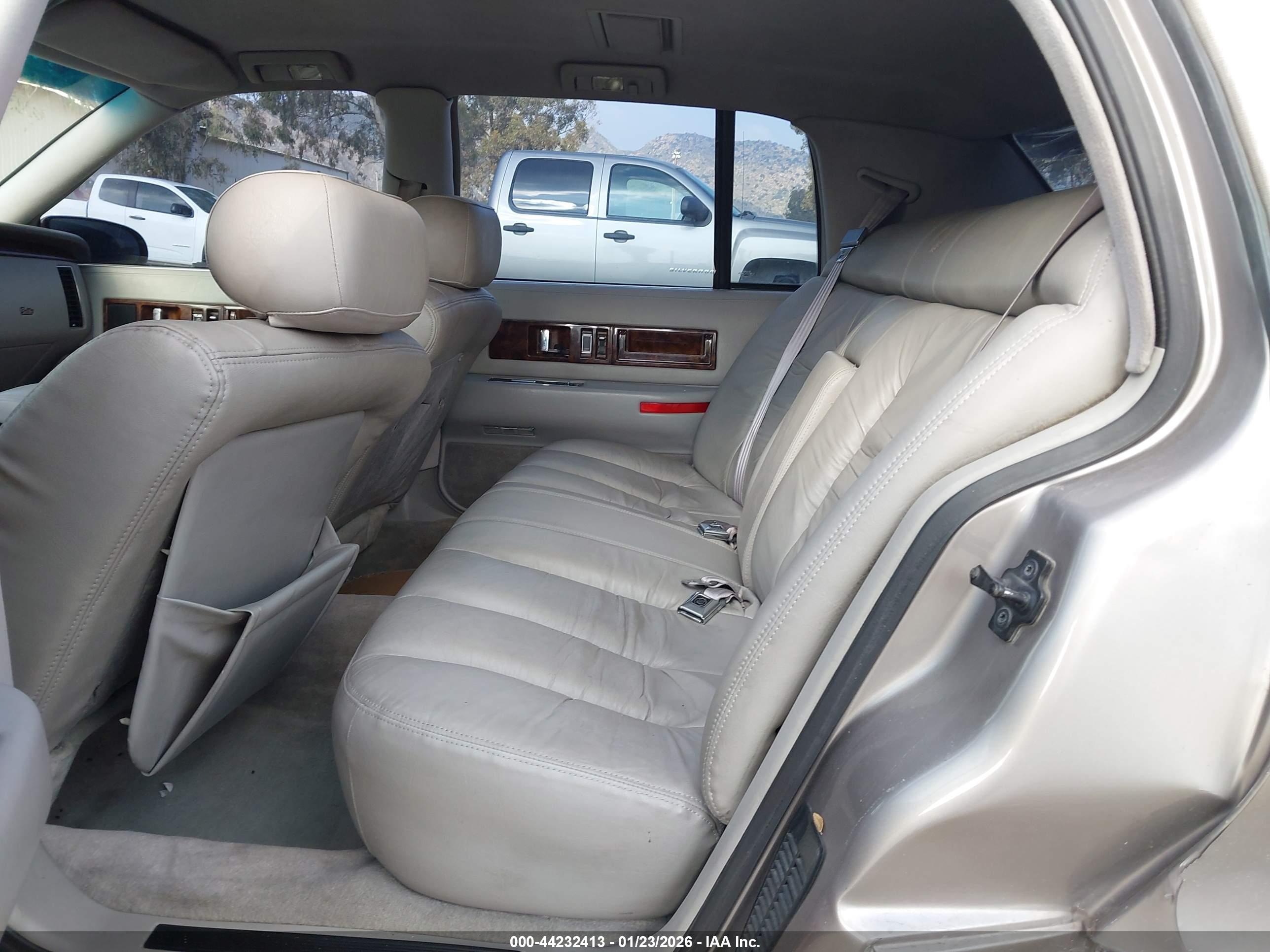 CADILLAC FLEETWOOD image 8