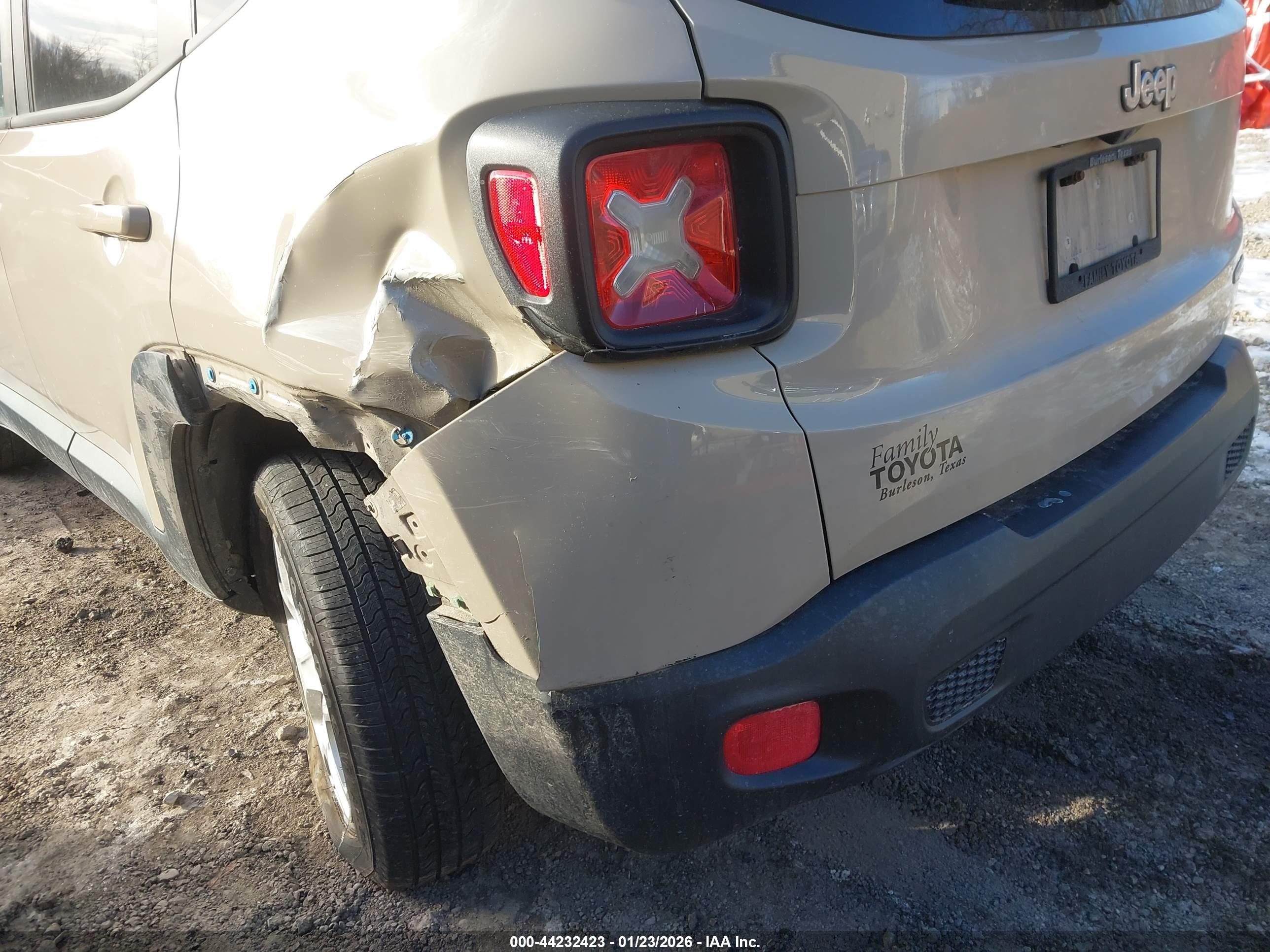 JEEP RENEGADE image 6