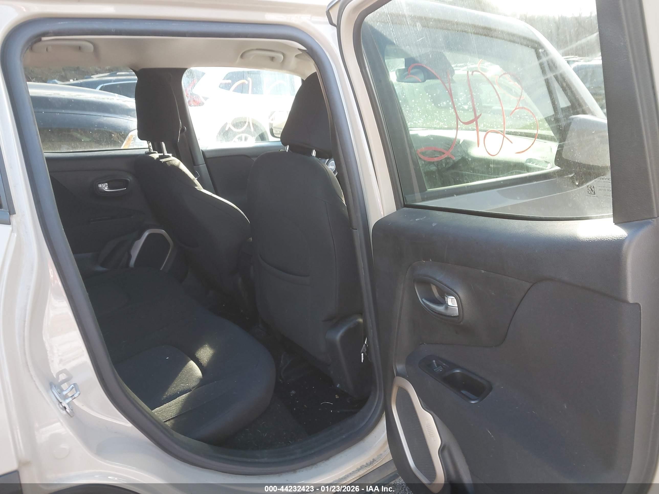 JEEP RENEGADE image 8