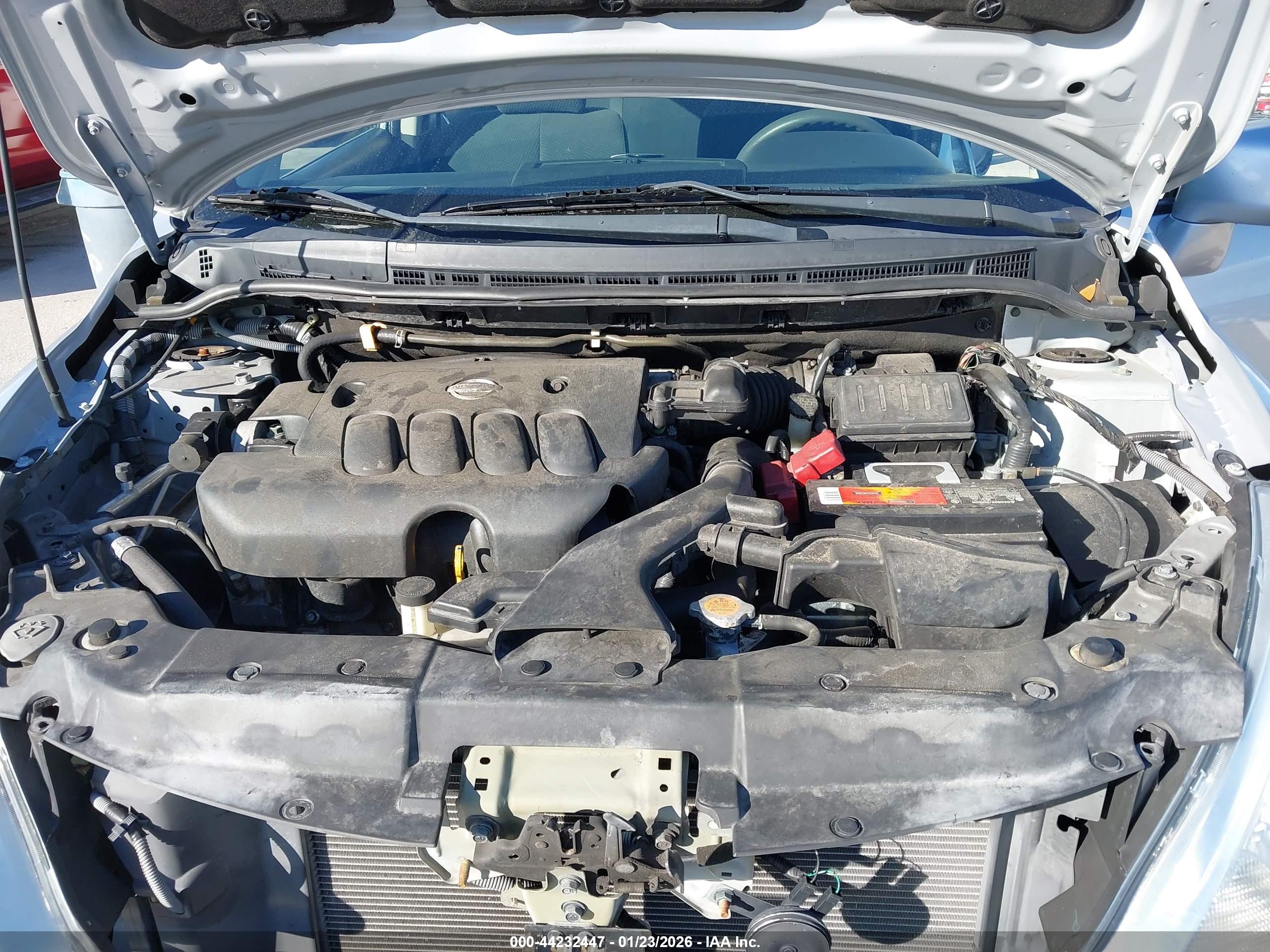 NISSAN VERSA image 10