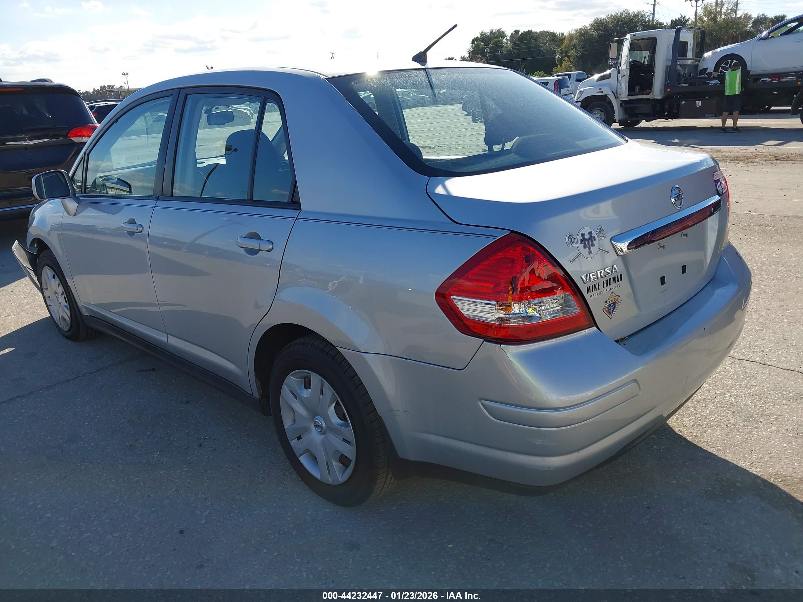 NISSAN VERSA image 3