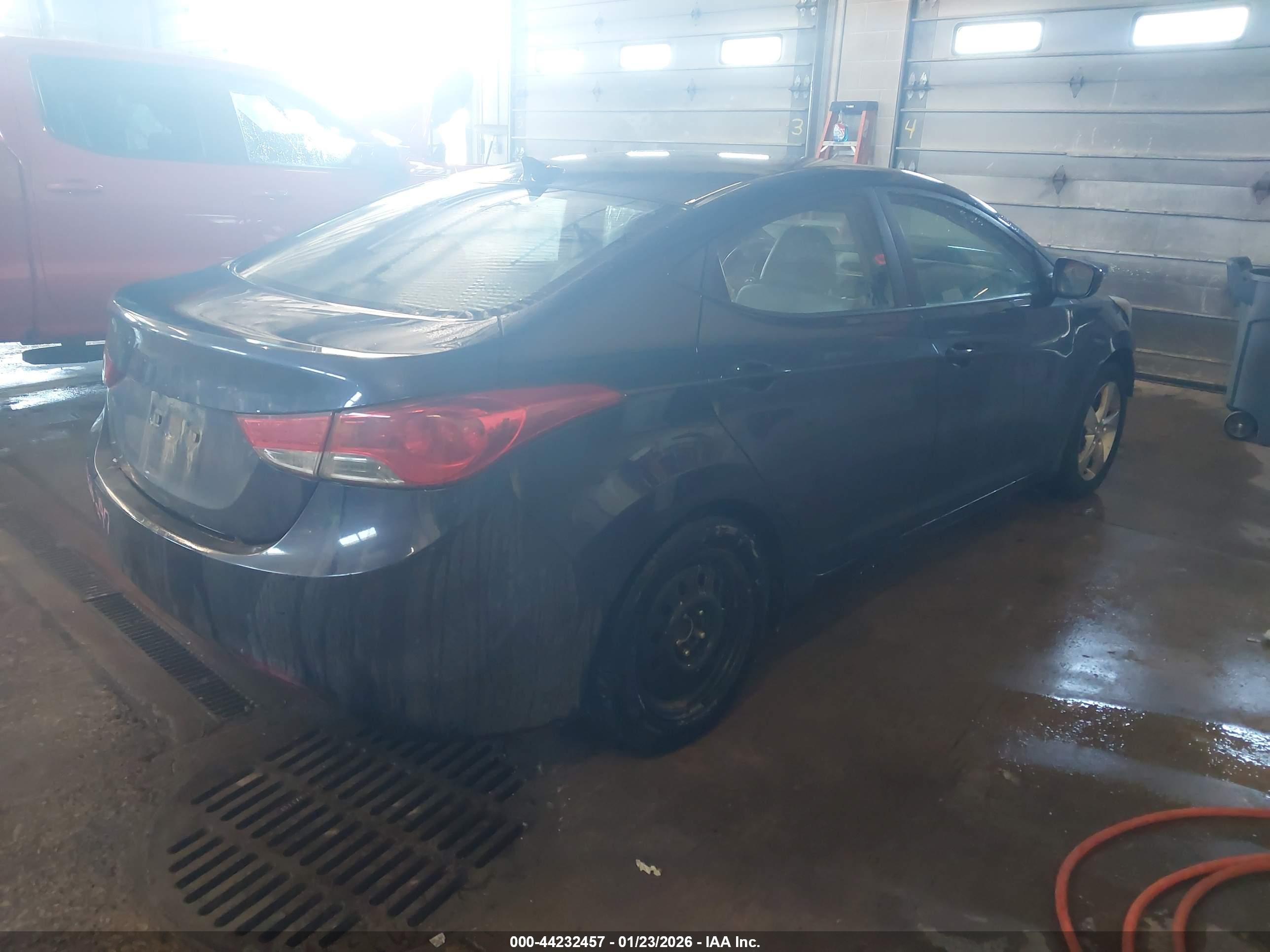 HYUNDAI ELANTRA image 4