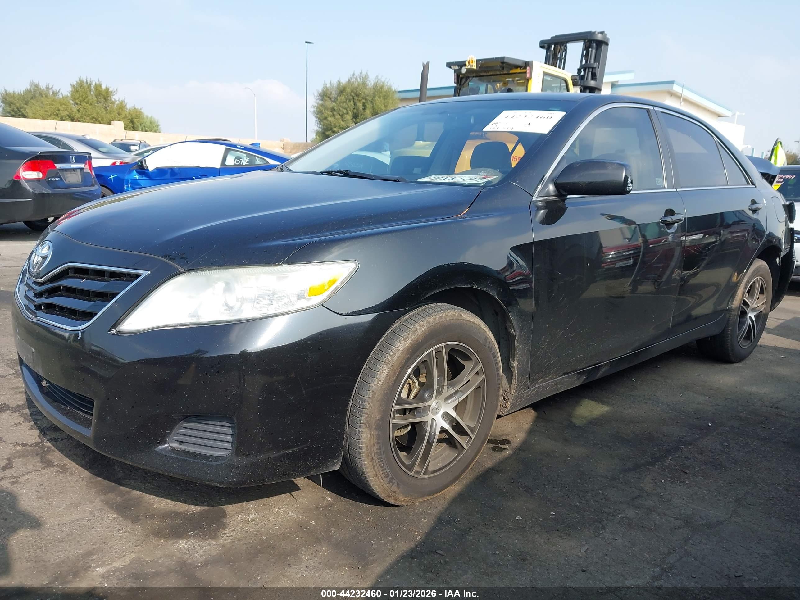 TOYOTA CAMRY image 2