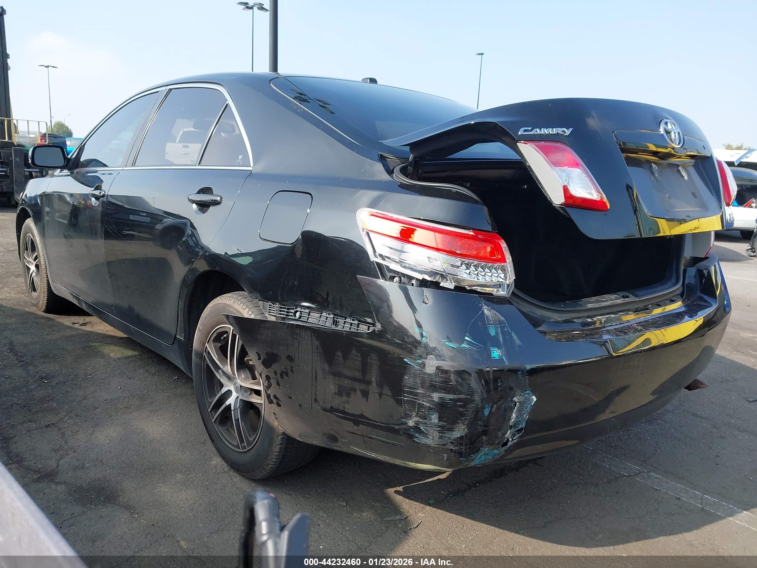 TOYOTA CAMRY image 3