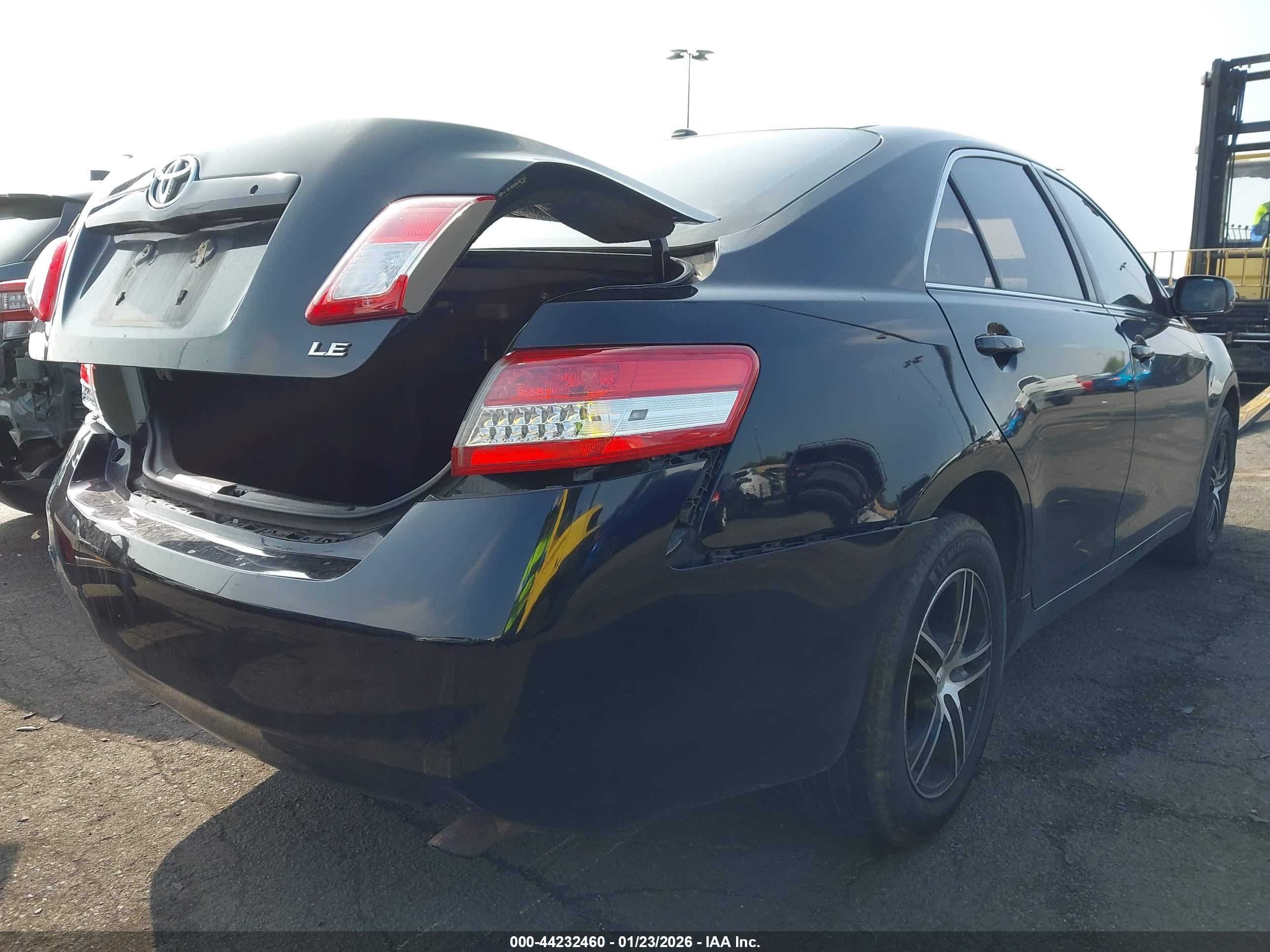 TOYOTA CAMRY image 4