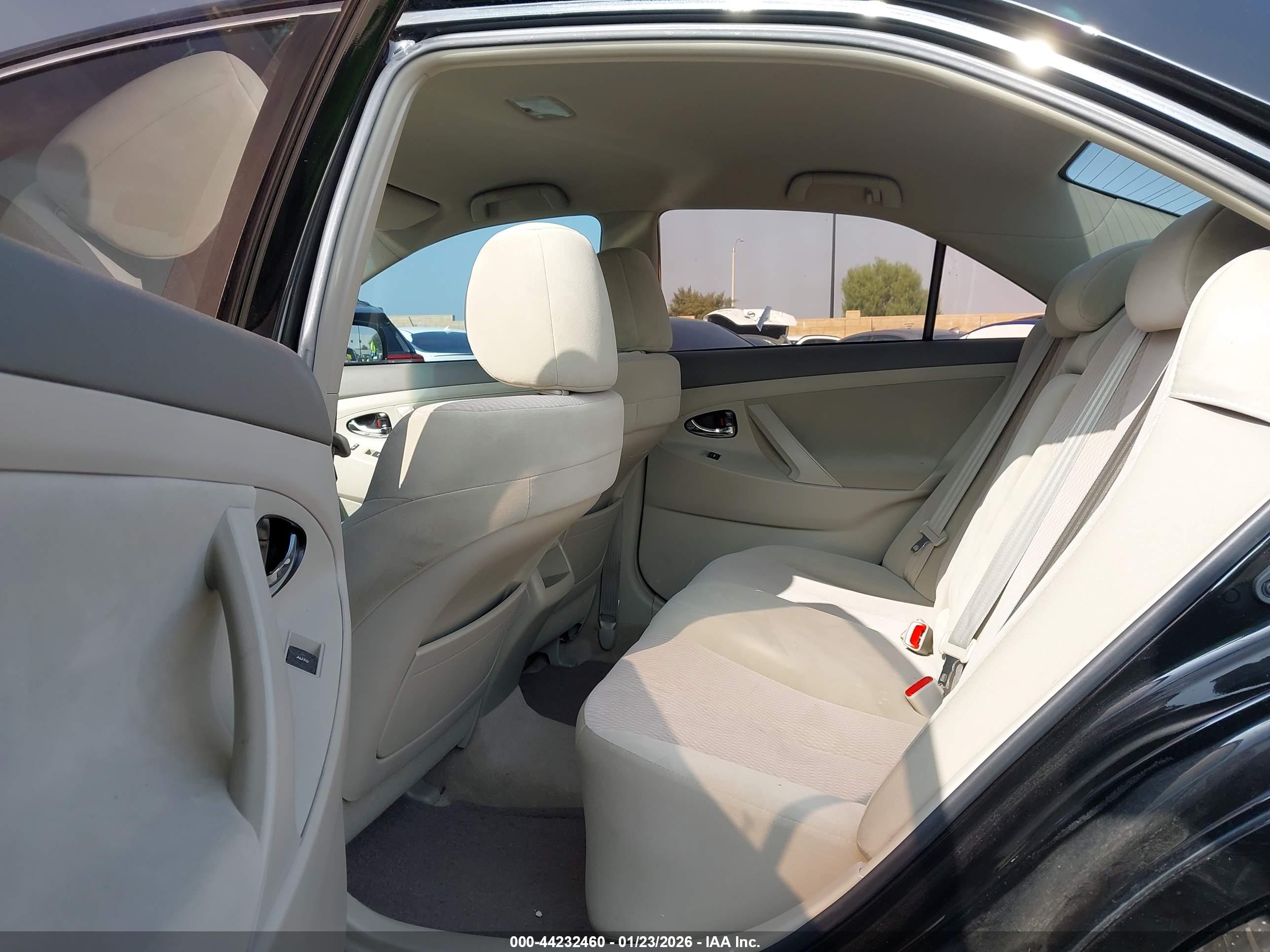 TOYOTA CAMRY image 8