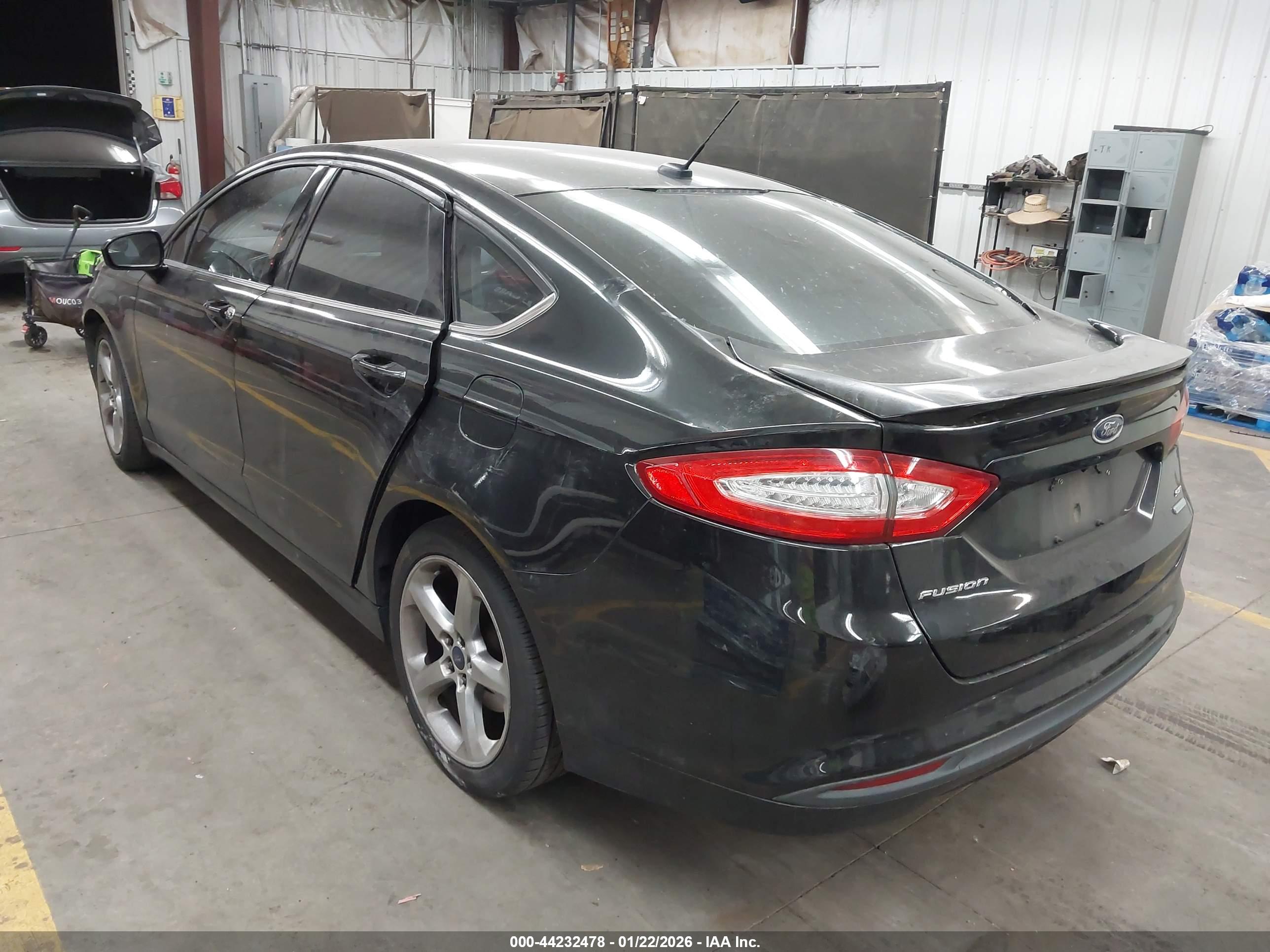 FORD FUSION image 3