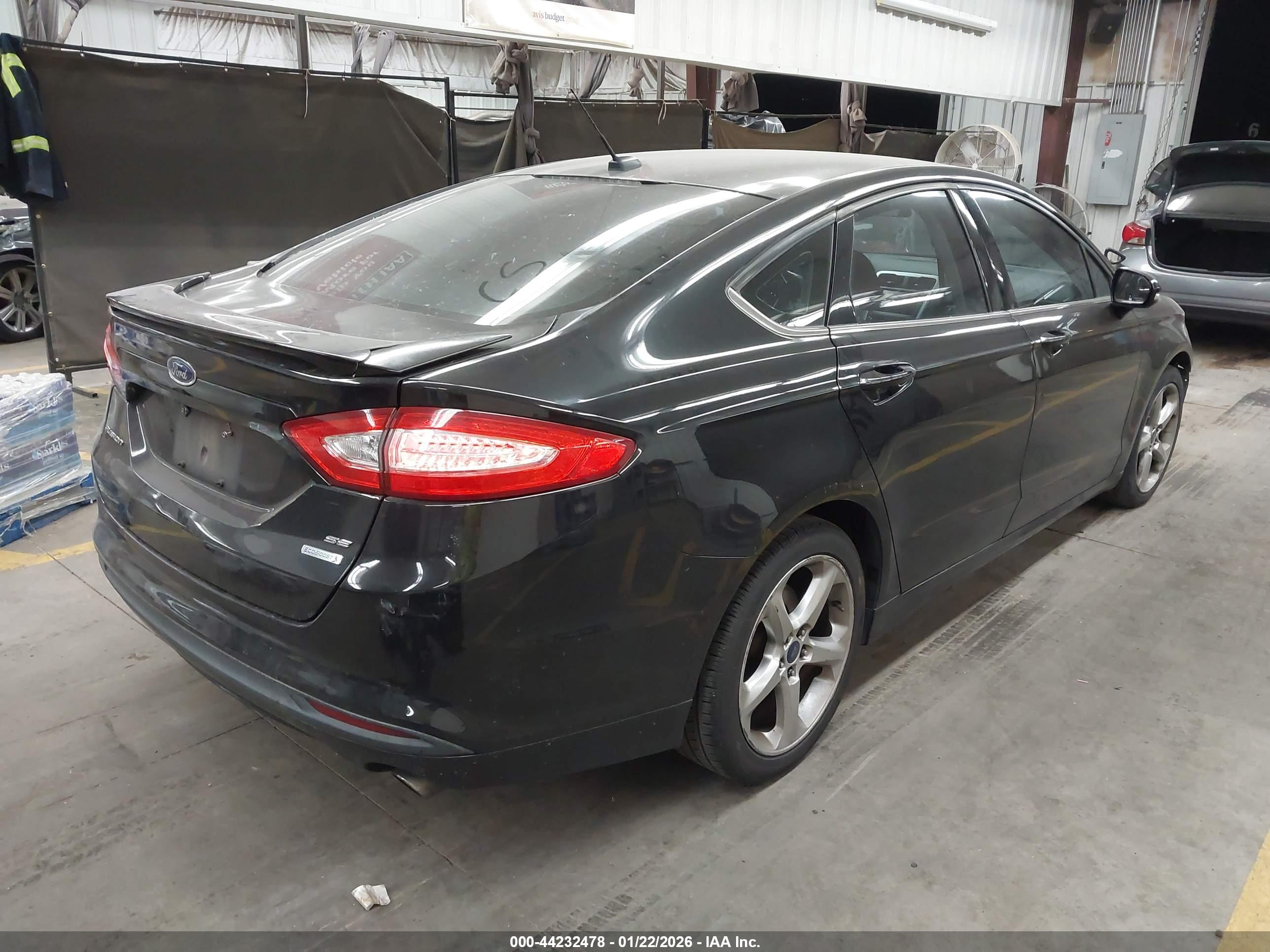 FORD FUSION image 4