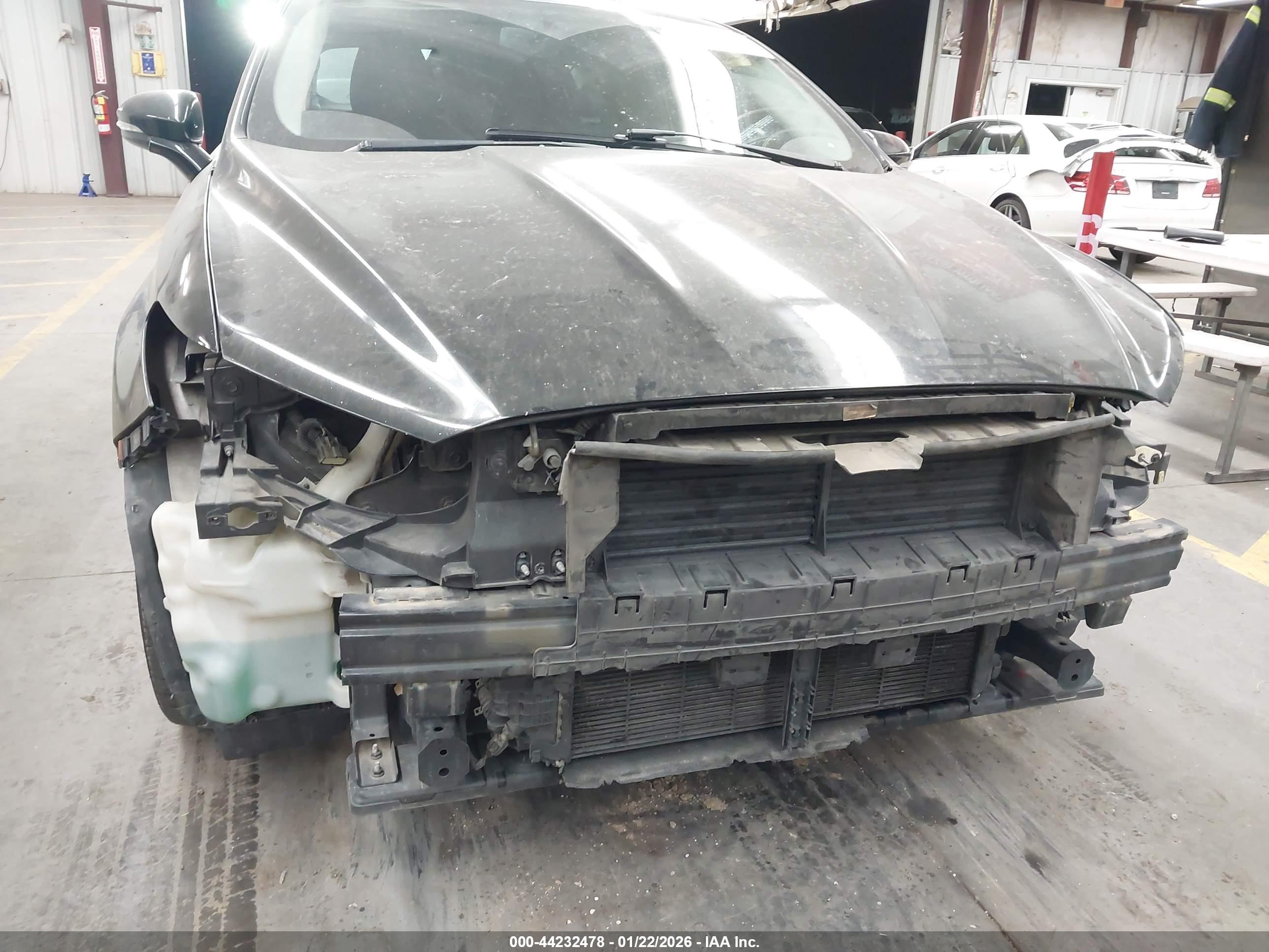 FORD FUSION image 6