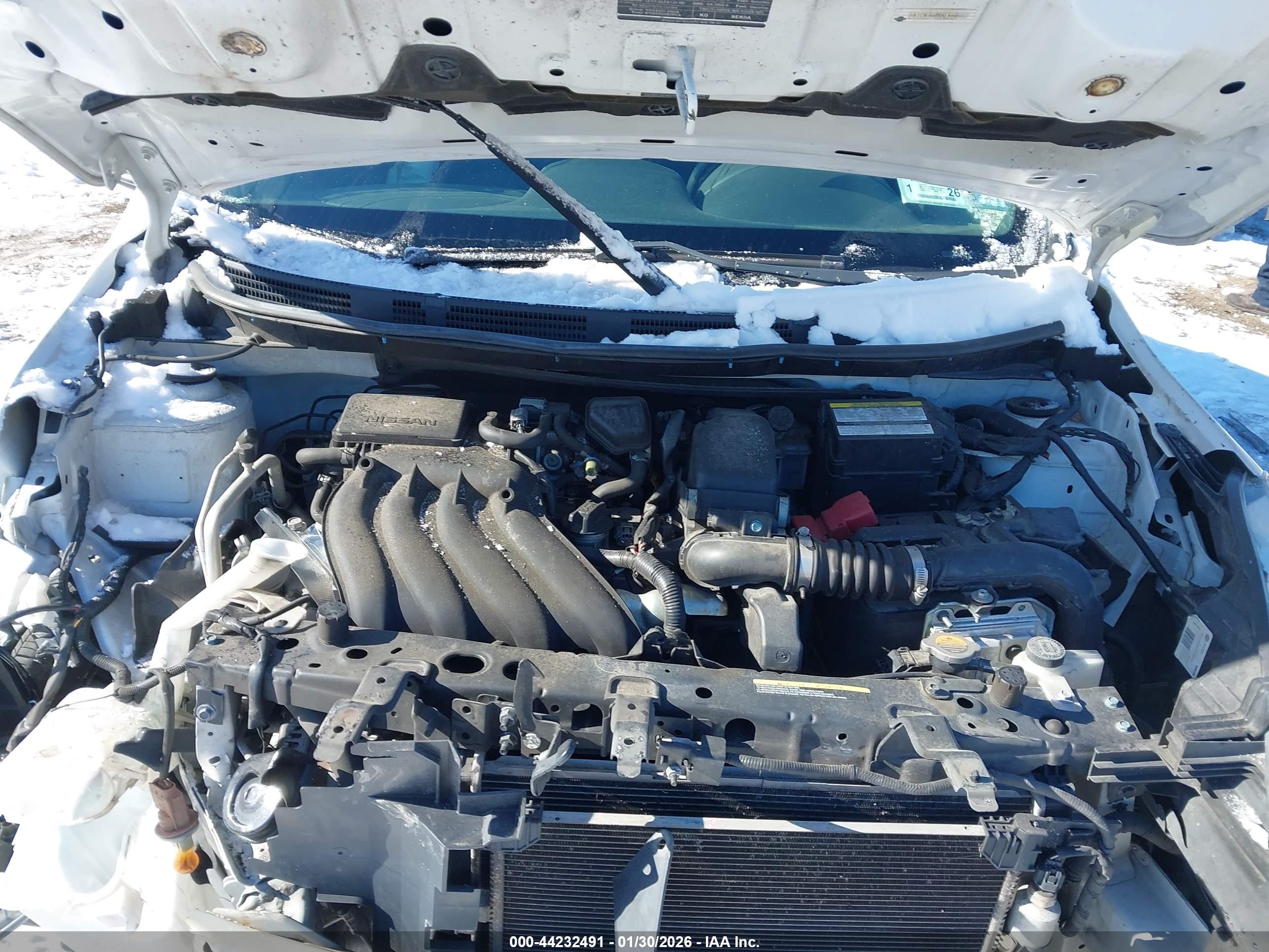 NISSAN VERSA image 10