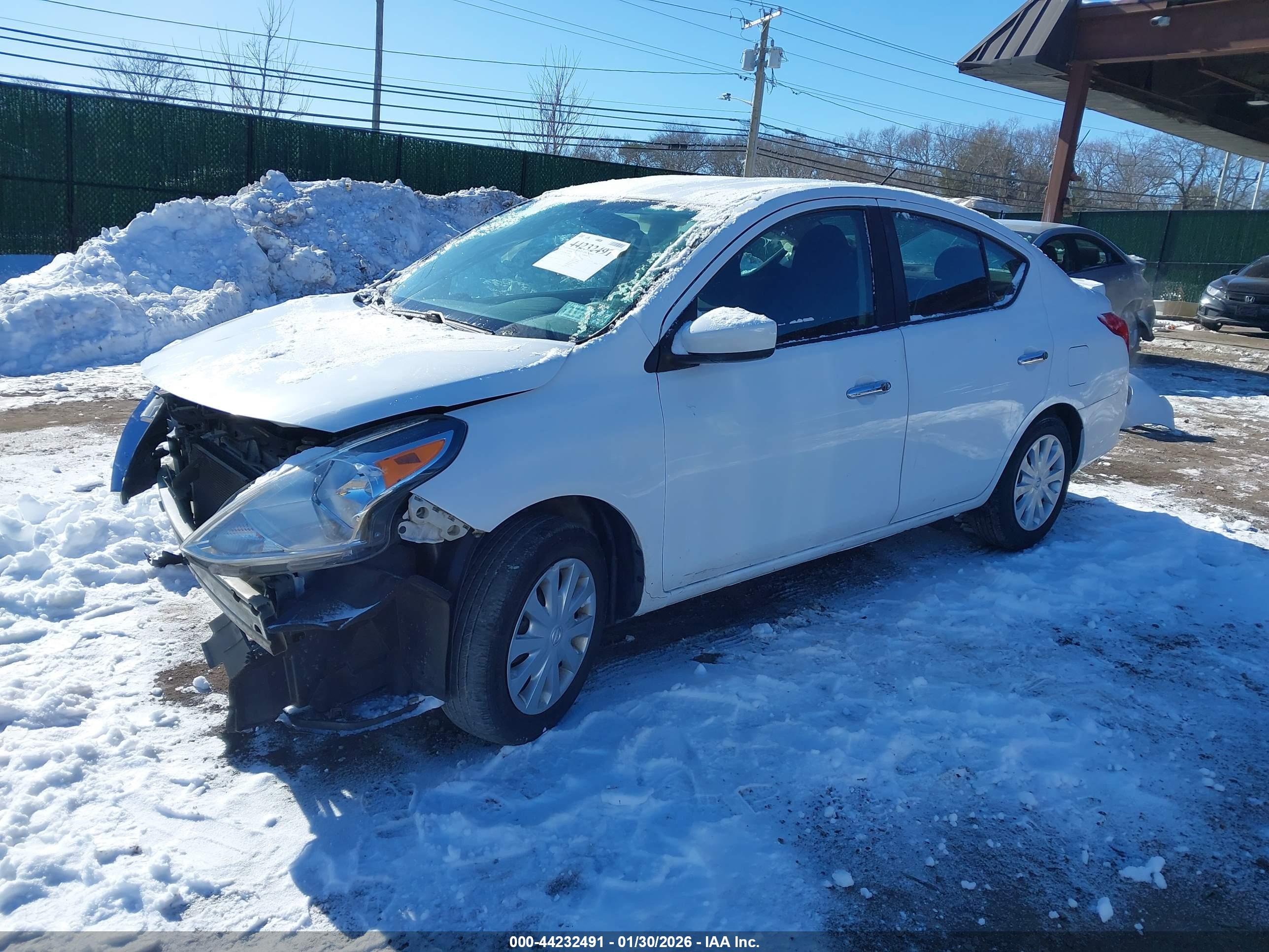 NISSAN VERSA image 2