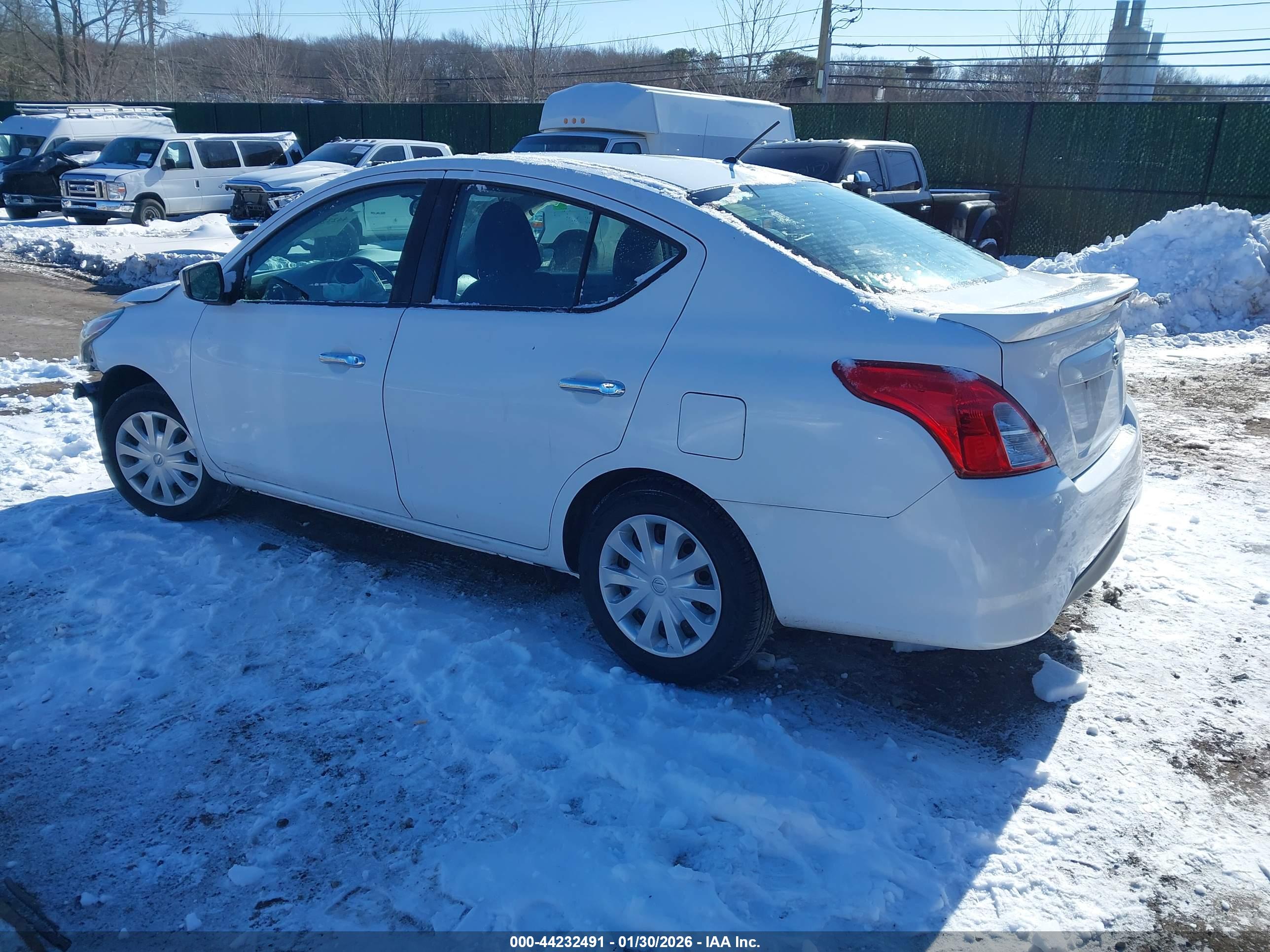 NISSAN VERSA image 3