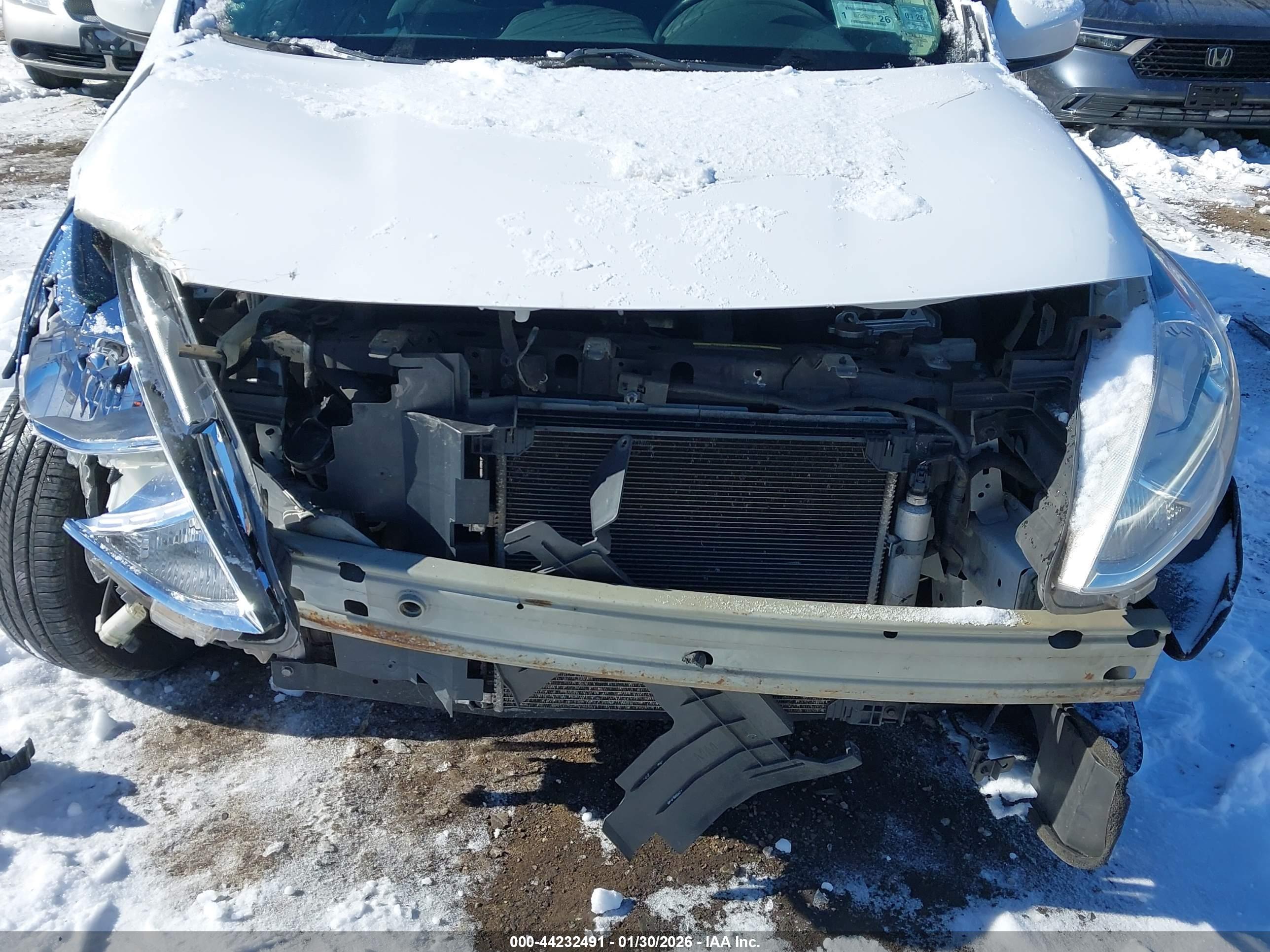 NISSAN VERSA image 6