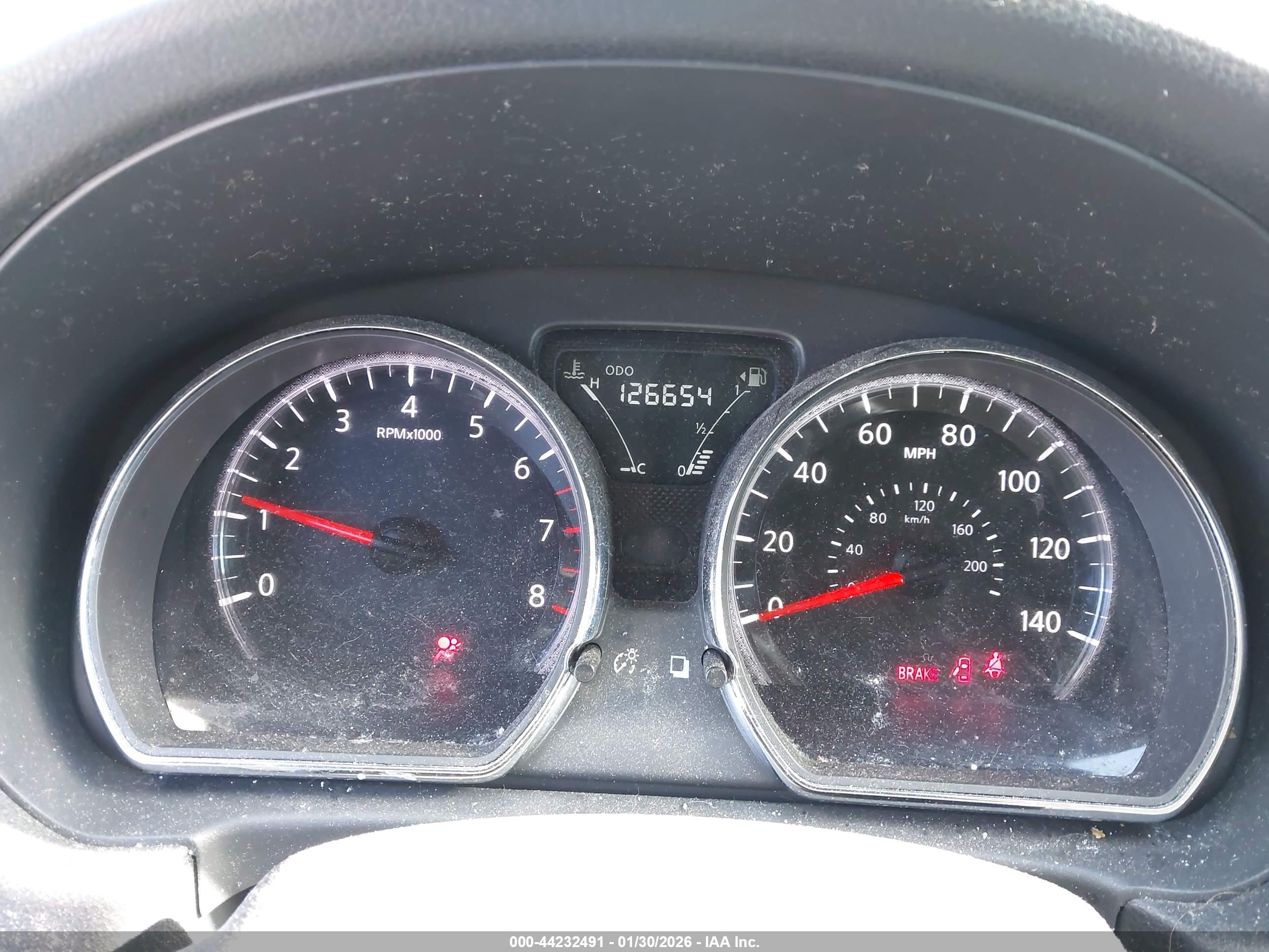 NISSAN VERSA image 7