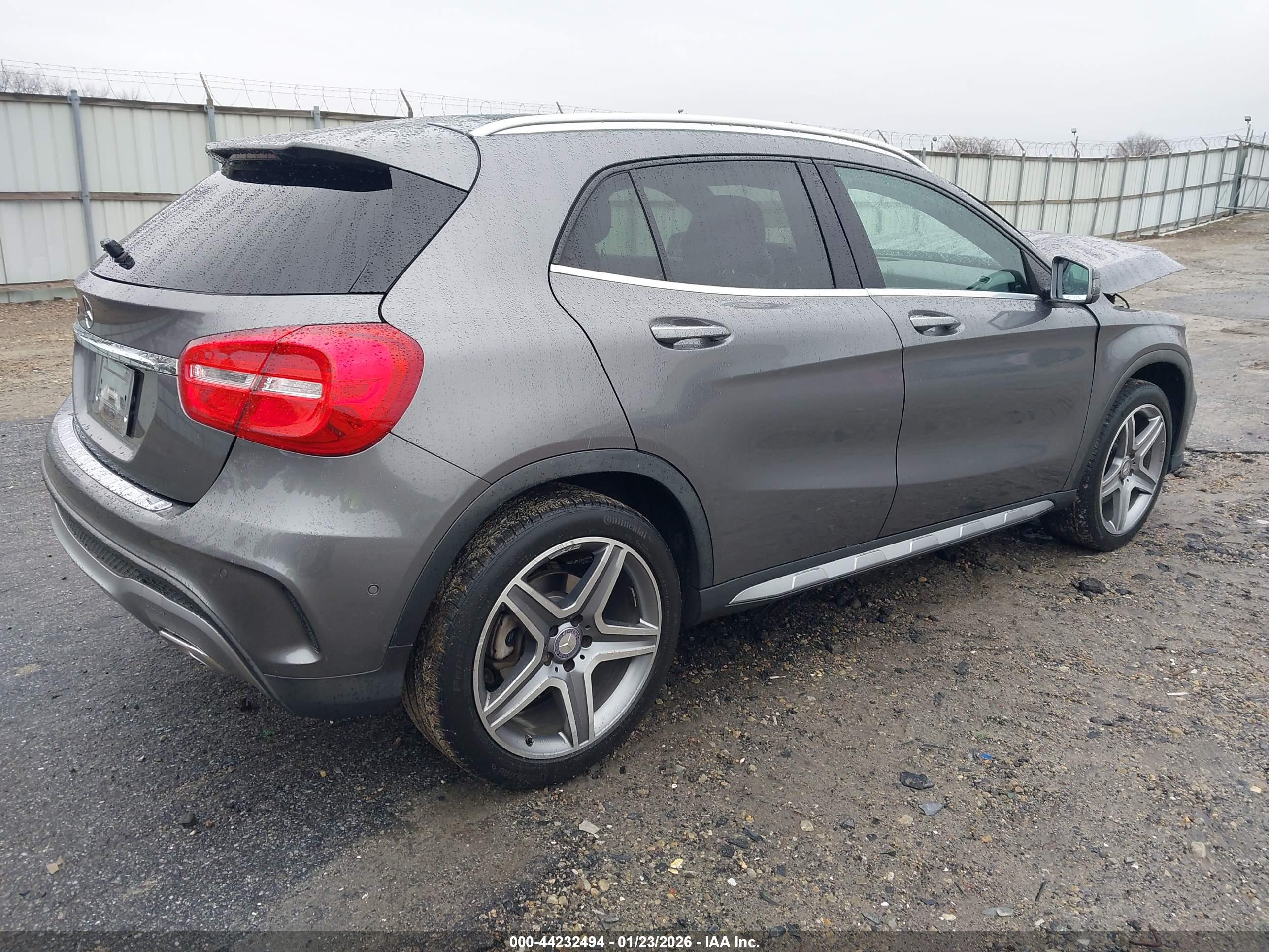 MERCEDES-BENZ GLA image 4