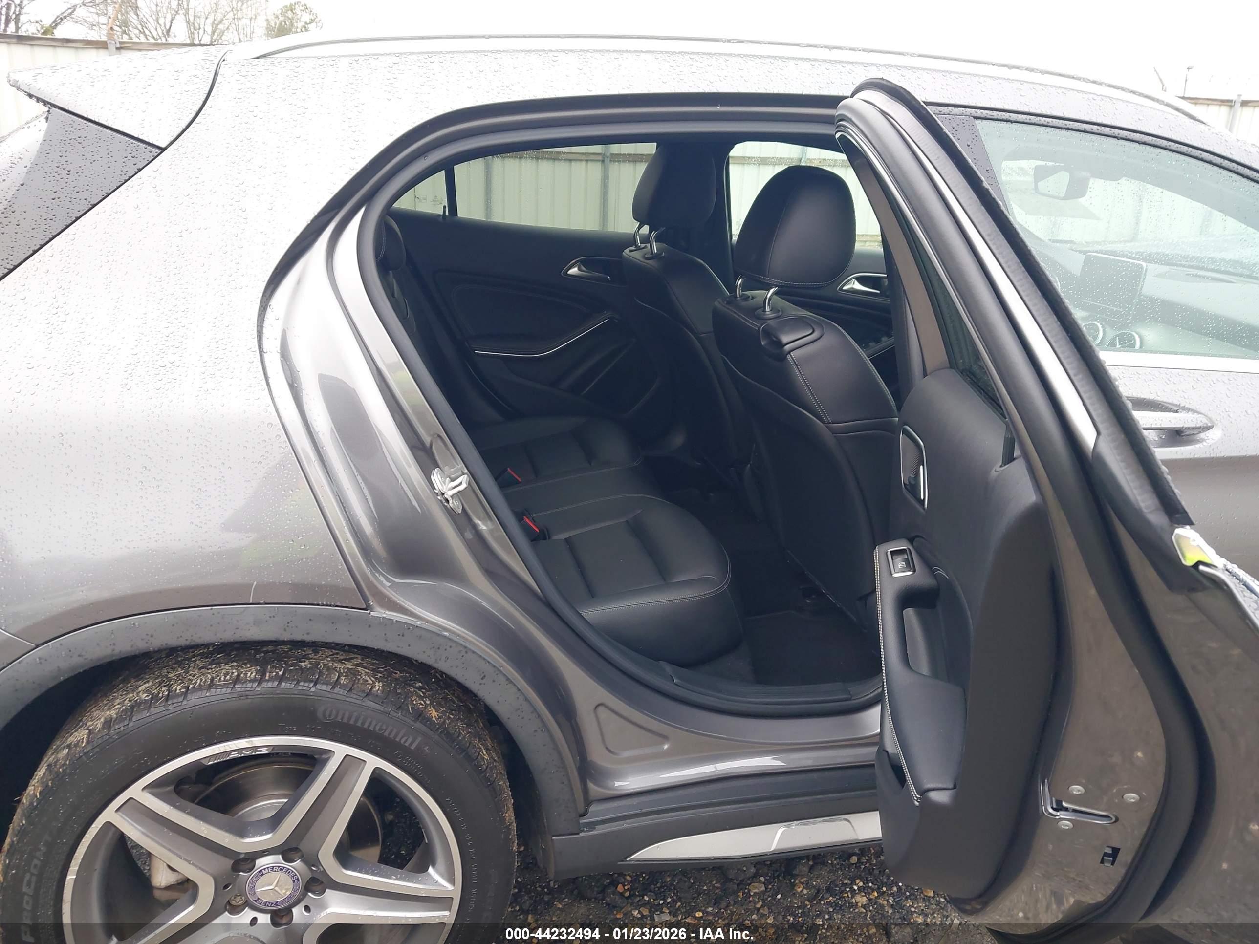 MERCEDES-BENZ GLA image 8