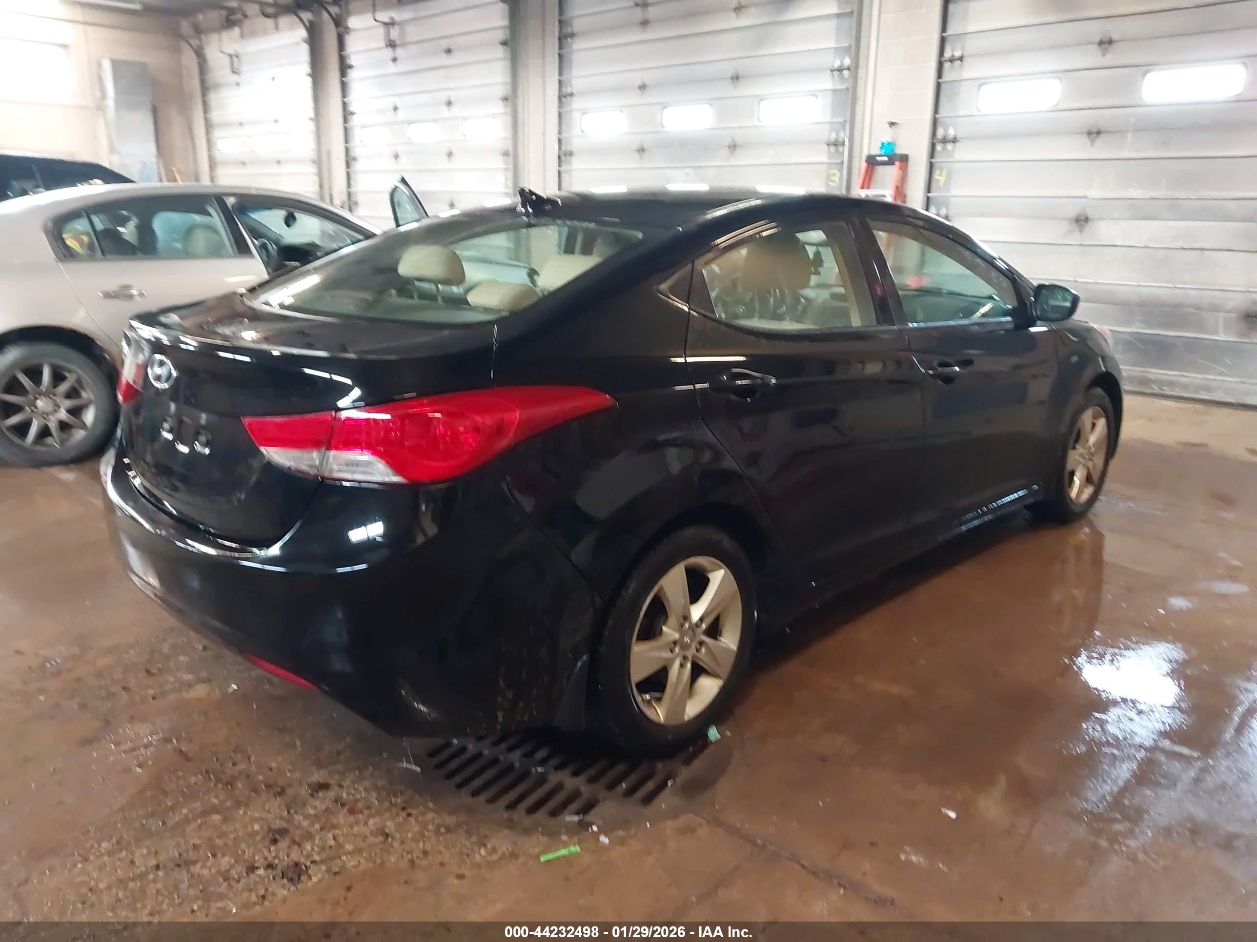 HYUNDAI ELANTRA image 4