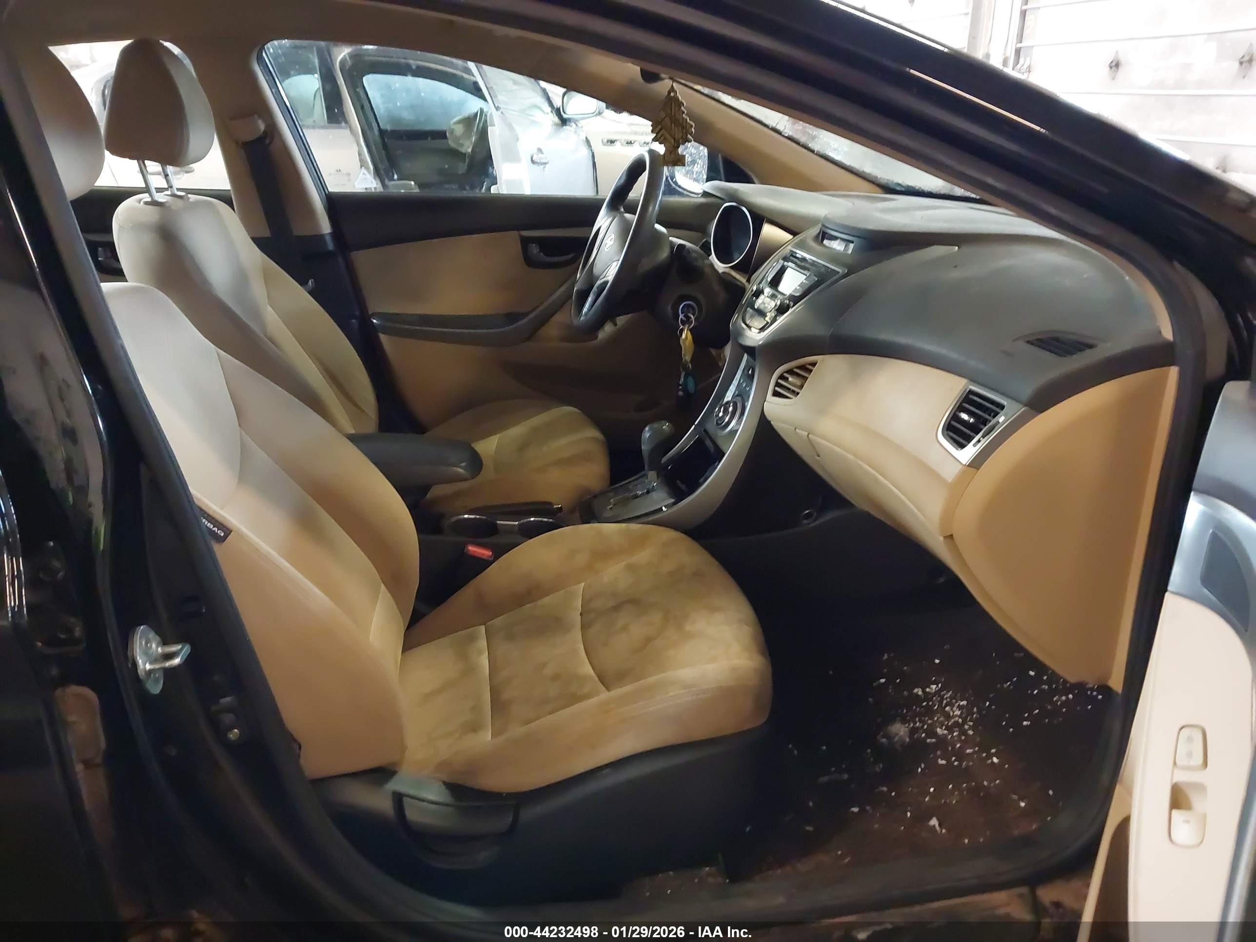 HYUNDAI ELANTRA image 5
